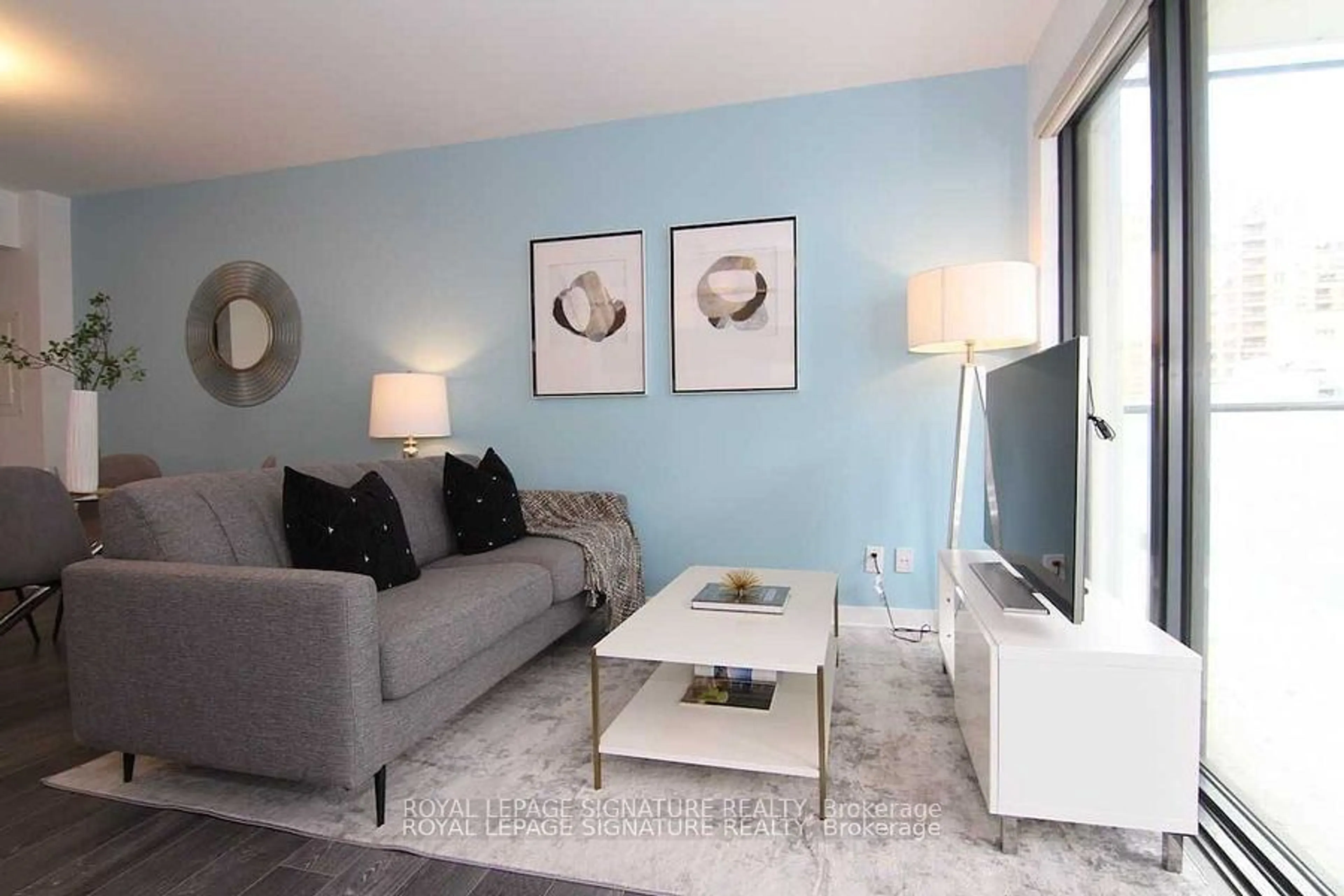 Living room, carpet floors for 185 Roehampton Ave #303, Toronto Ontario M4P 0C6