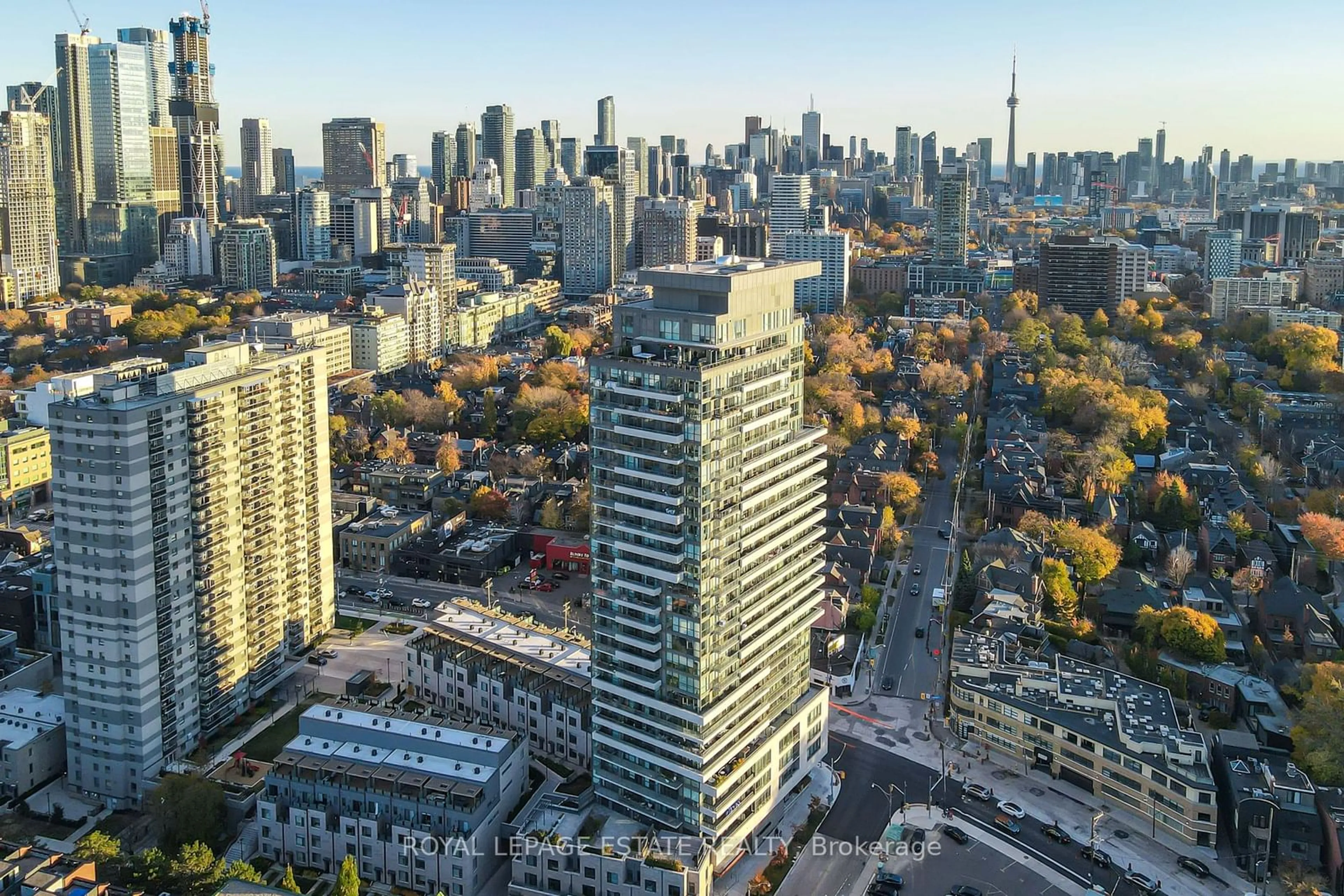 A pic from exterior of the house or condo, the view of city buildings for 181 Bedford Rd #2601, Toronto Ontario M5R 2L3