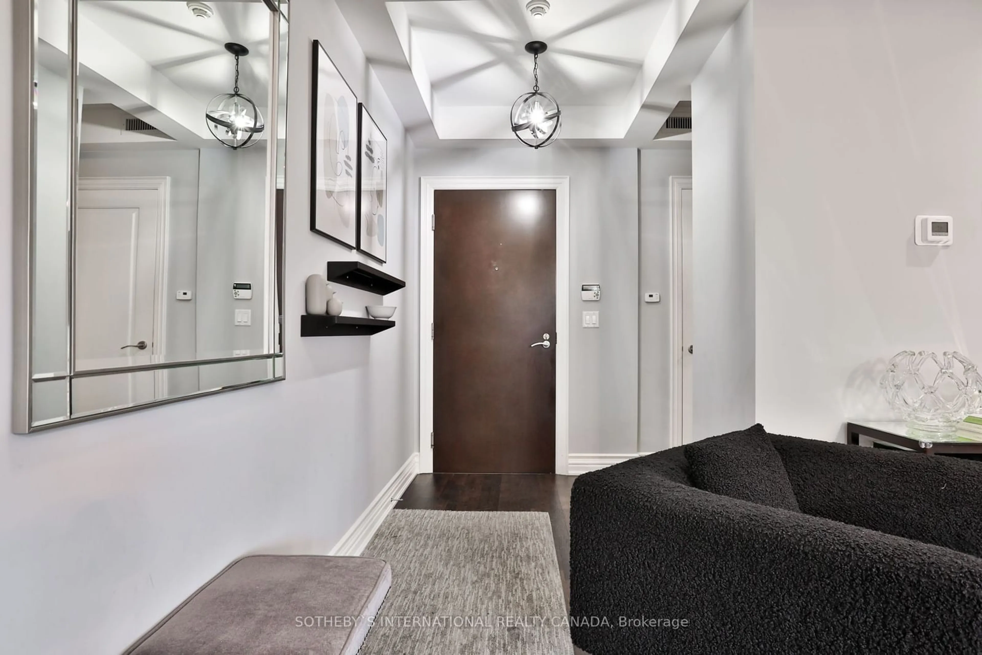 Indoor entryway, wood floors for 68 Yorkville Ave #308, Toronto Ontario M5R 3V7