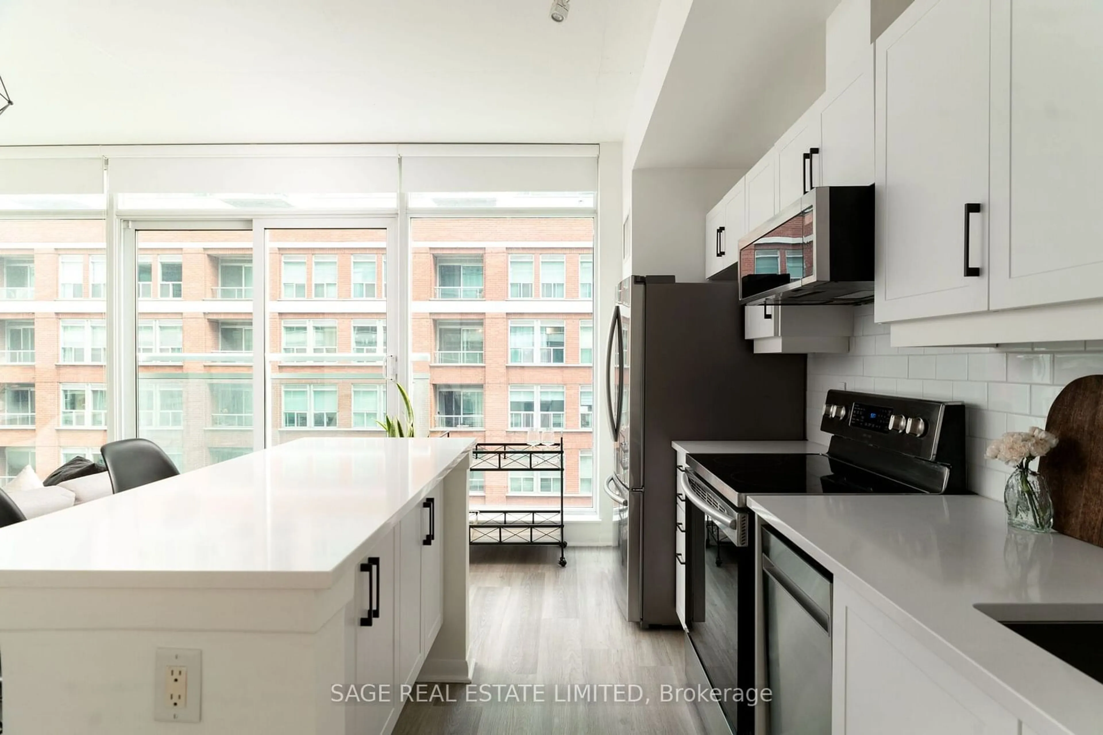 Standard kitchen, wood floors for 333 Adelaide St #717, Toronto Ontario M5A 4T4