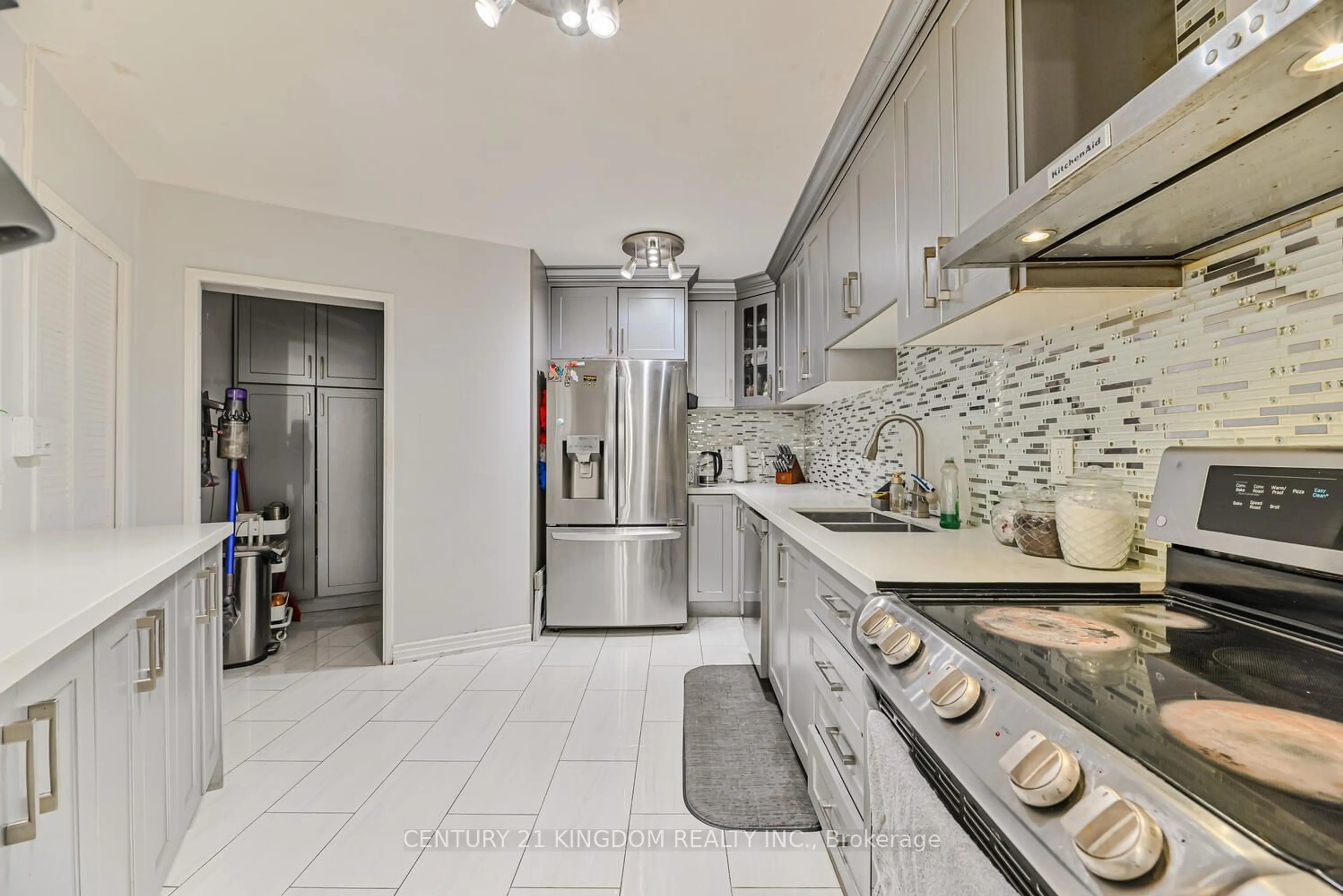 Contemporary kitchen, ceramic floors, the street view for 15 Vicora Link Way #811, Toronto Ontario M3C 1A9