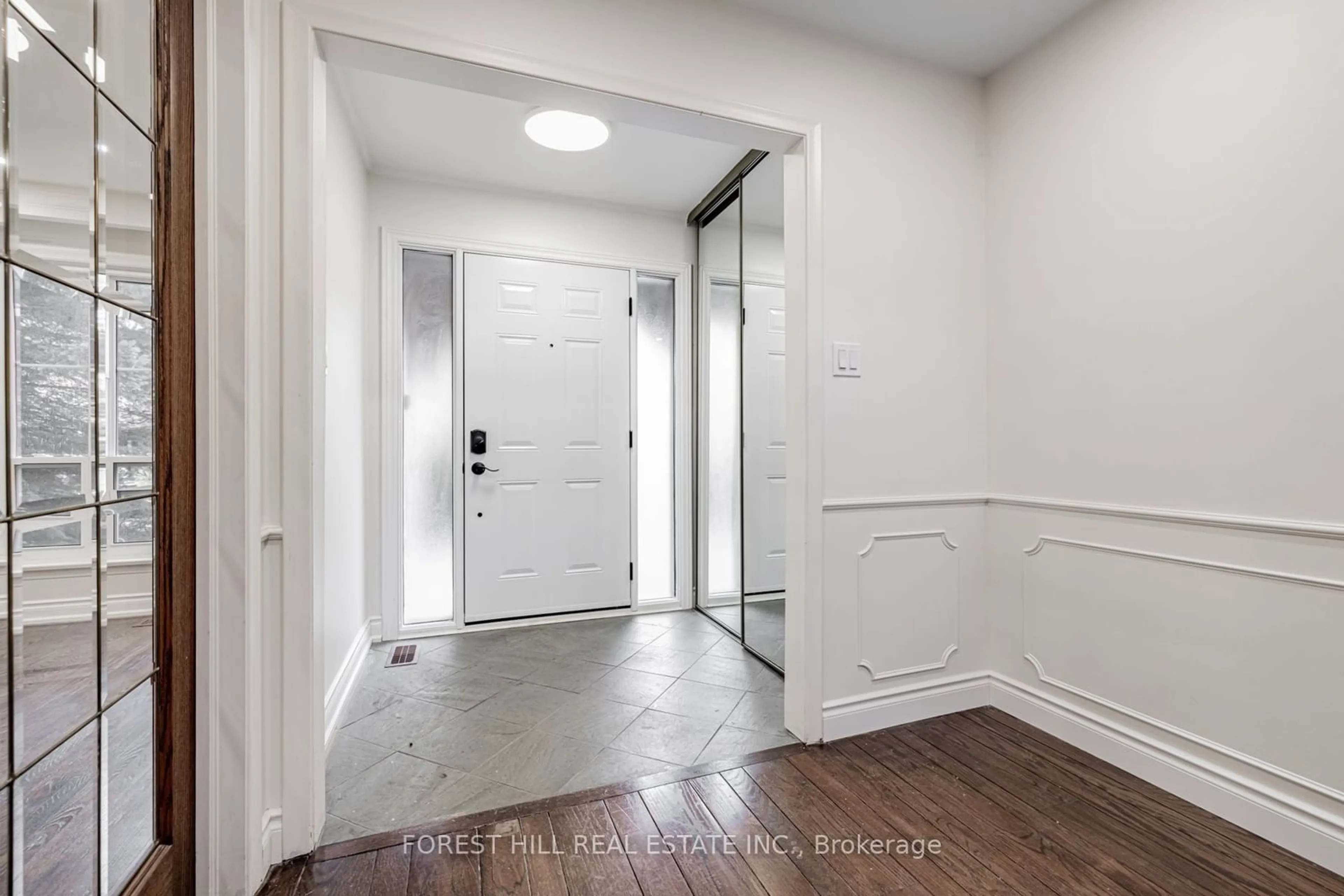 Indoor entryway, wood floors for 11 Abbeywood Tr, Toronto Ontario M3B 3B4