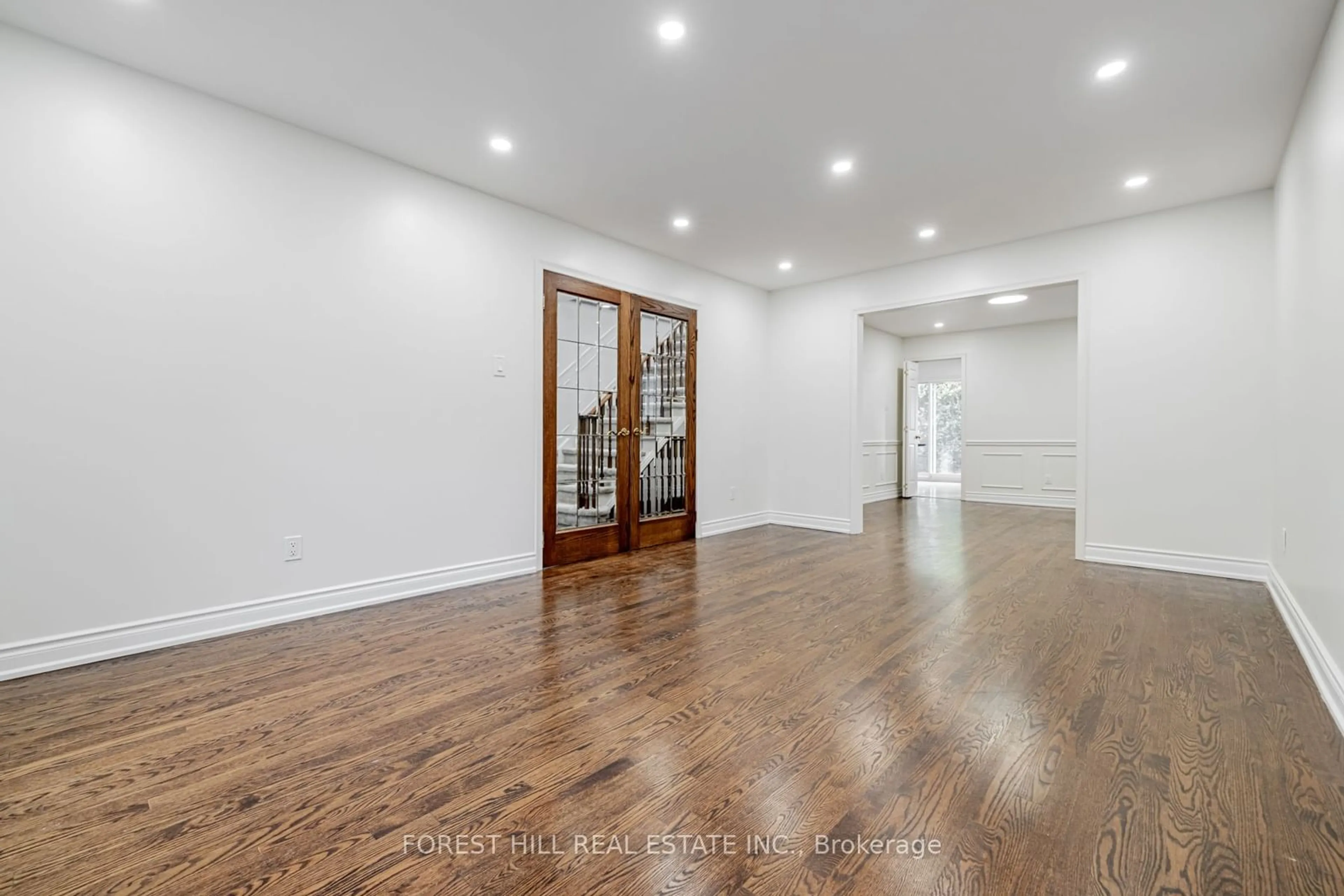 Indoor foyer, wood floors for 11 Abbeywood Tr, Toronto Ontario M3B 3B4