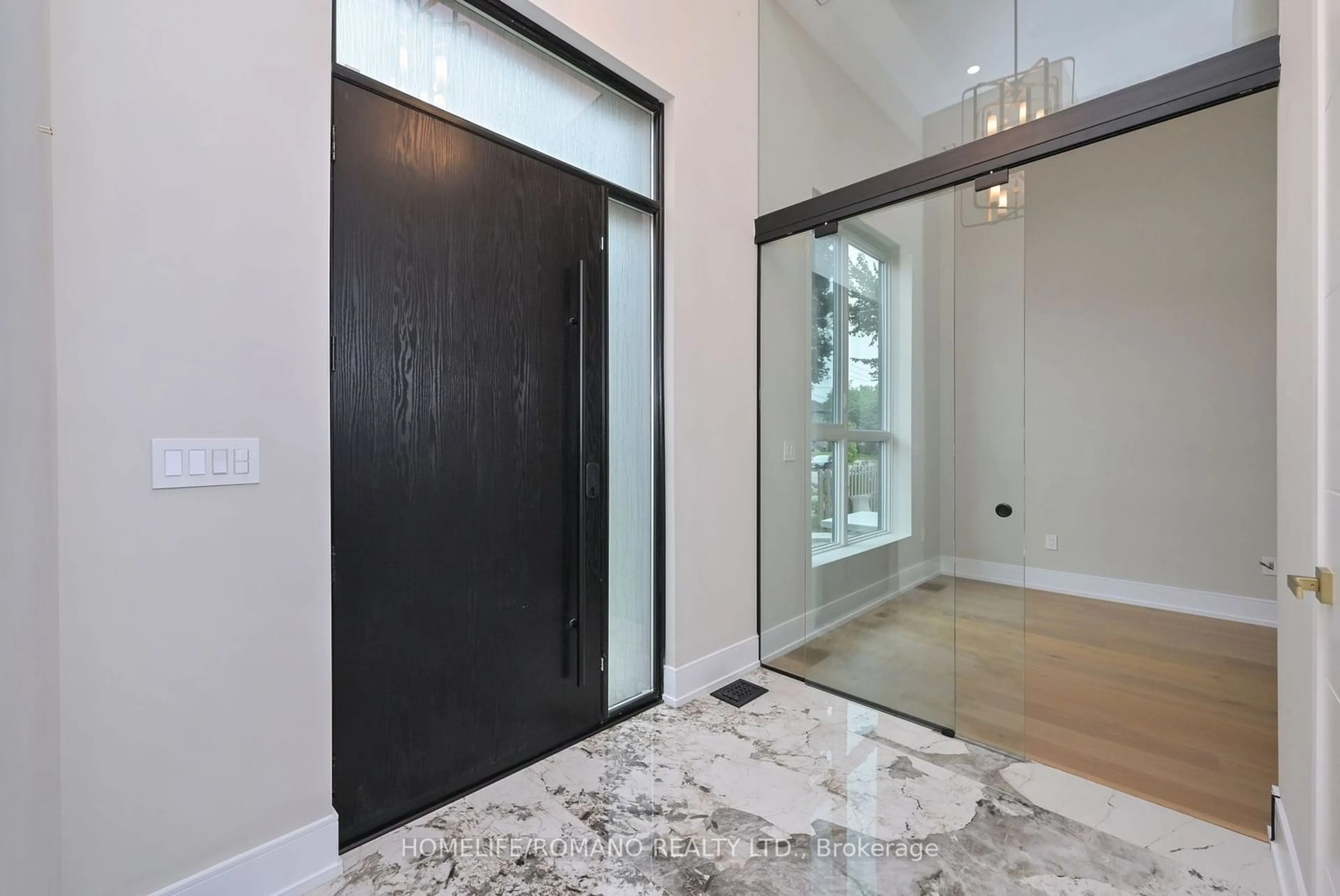 Indoor entryway, wood floors for 19 King High Ave, Toronto Ontario M3H 3A8