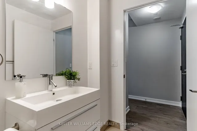 Additional property image - 297 College St Unit 628