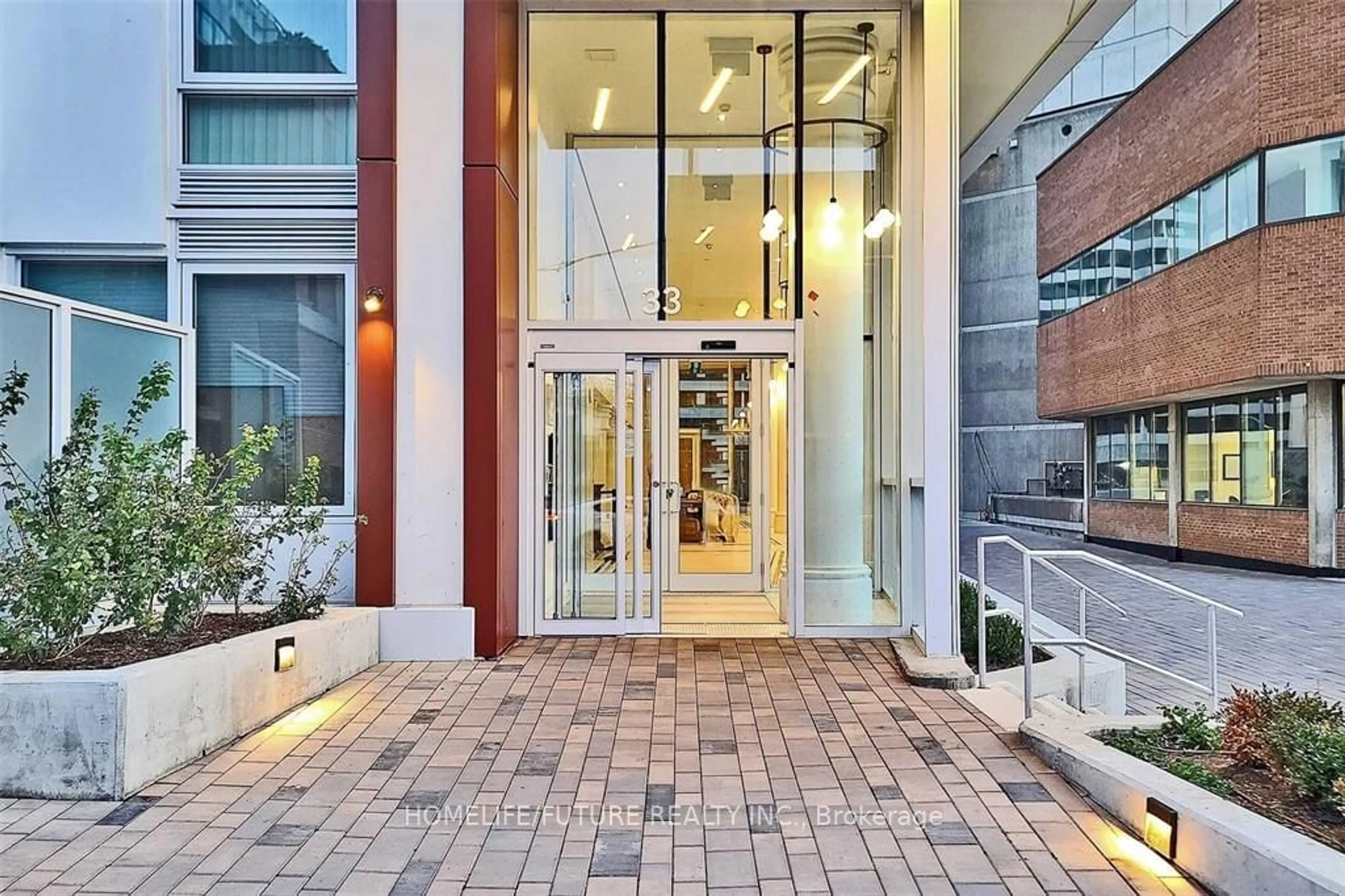 Indoor foyer, ceramic floors for 33 Helendale Ave #1602, Toronto Ontario M4R 0A4