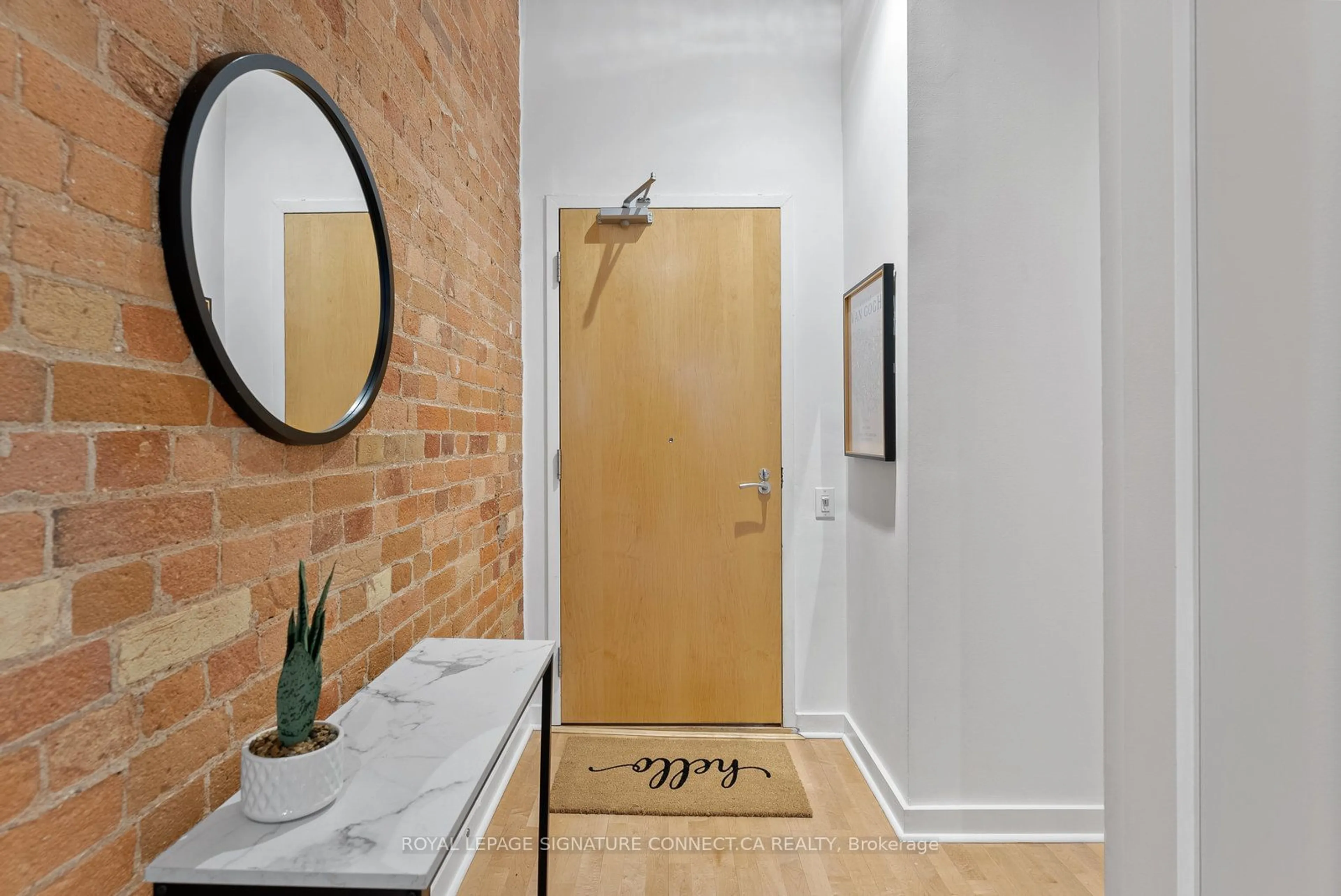 Indoor entryway, wood floors for 81A Front St #203, Toronto Ontario M5E 1Z7