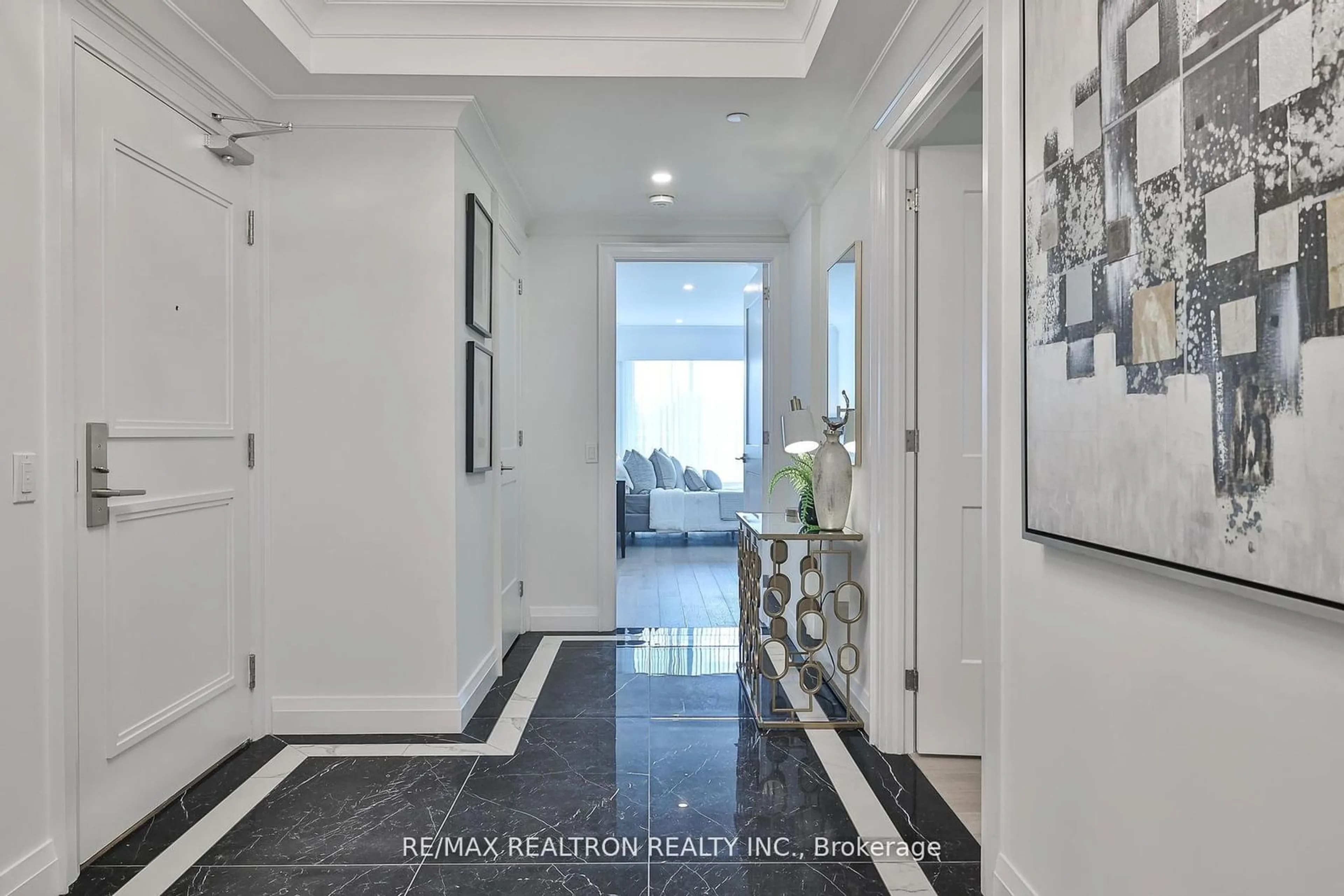 Indoor entryway, ceramic floors for 285 Avenue Rd #502, Toronto Ontario M4V 2G8