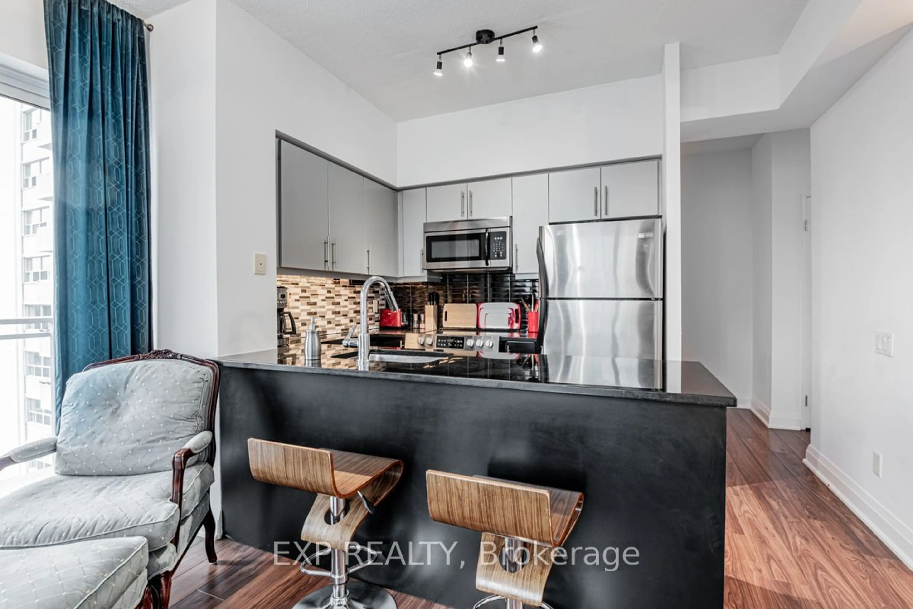 Open concept kitchen for 83 Redpath Ave #502, Toronto Ontario M4S 0A2