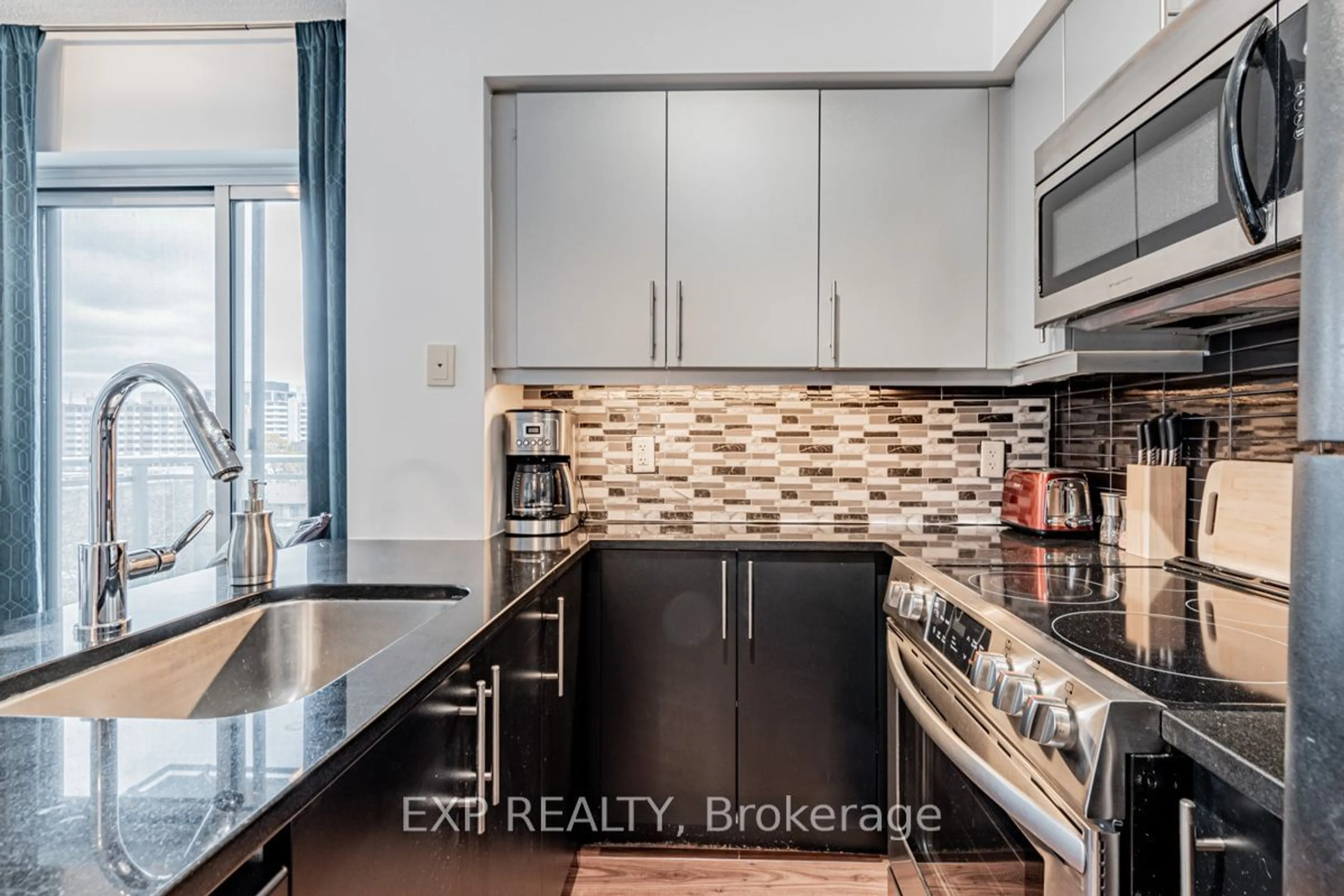 Open concept kitchen for 83 Redpath Ave #502, Toronto Ontario M4S 0A2