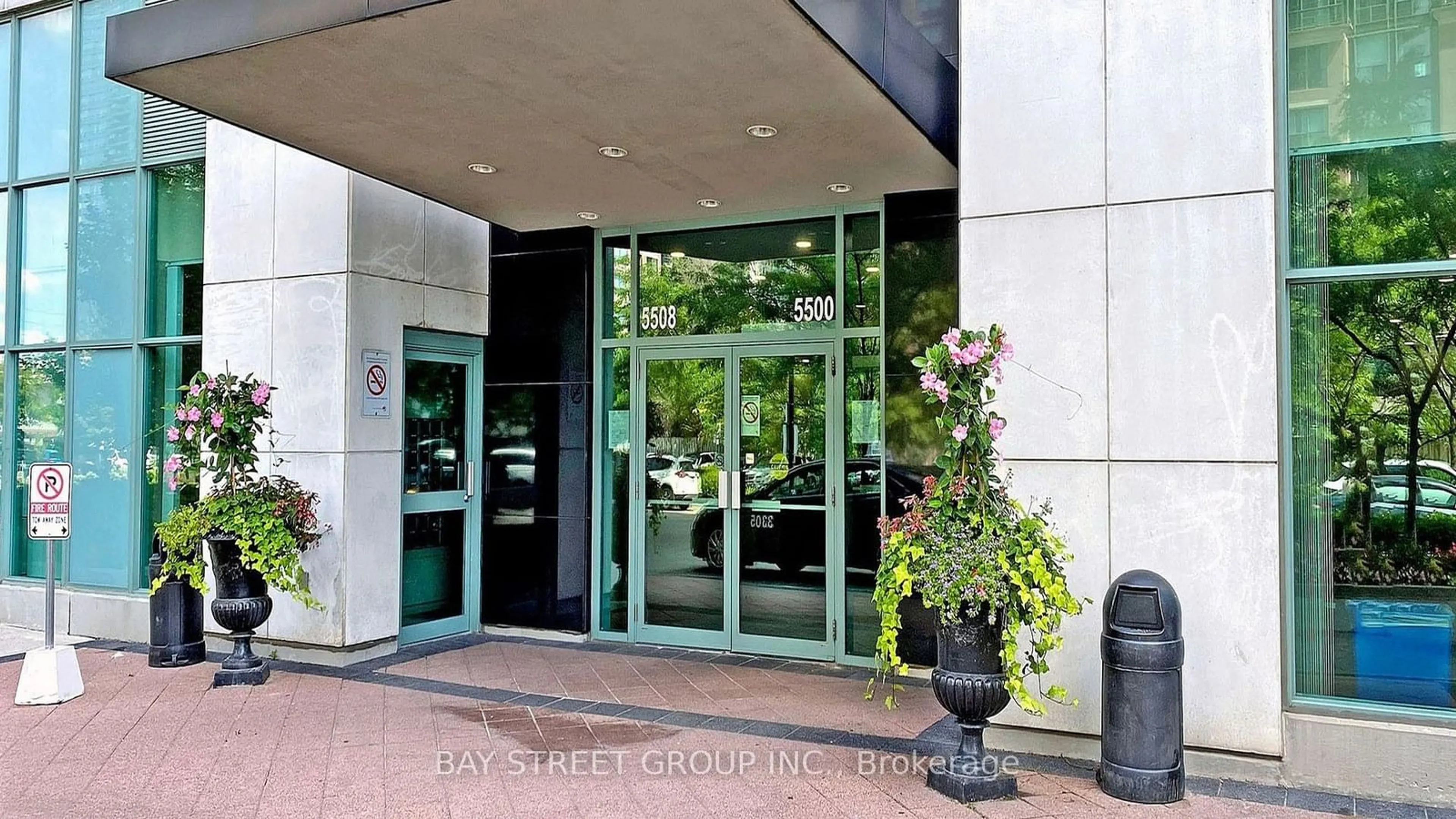 Indoor foyer for 5500 Yonge St #803, Toronto Ontario M2N 7L1