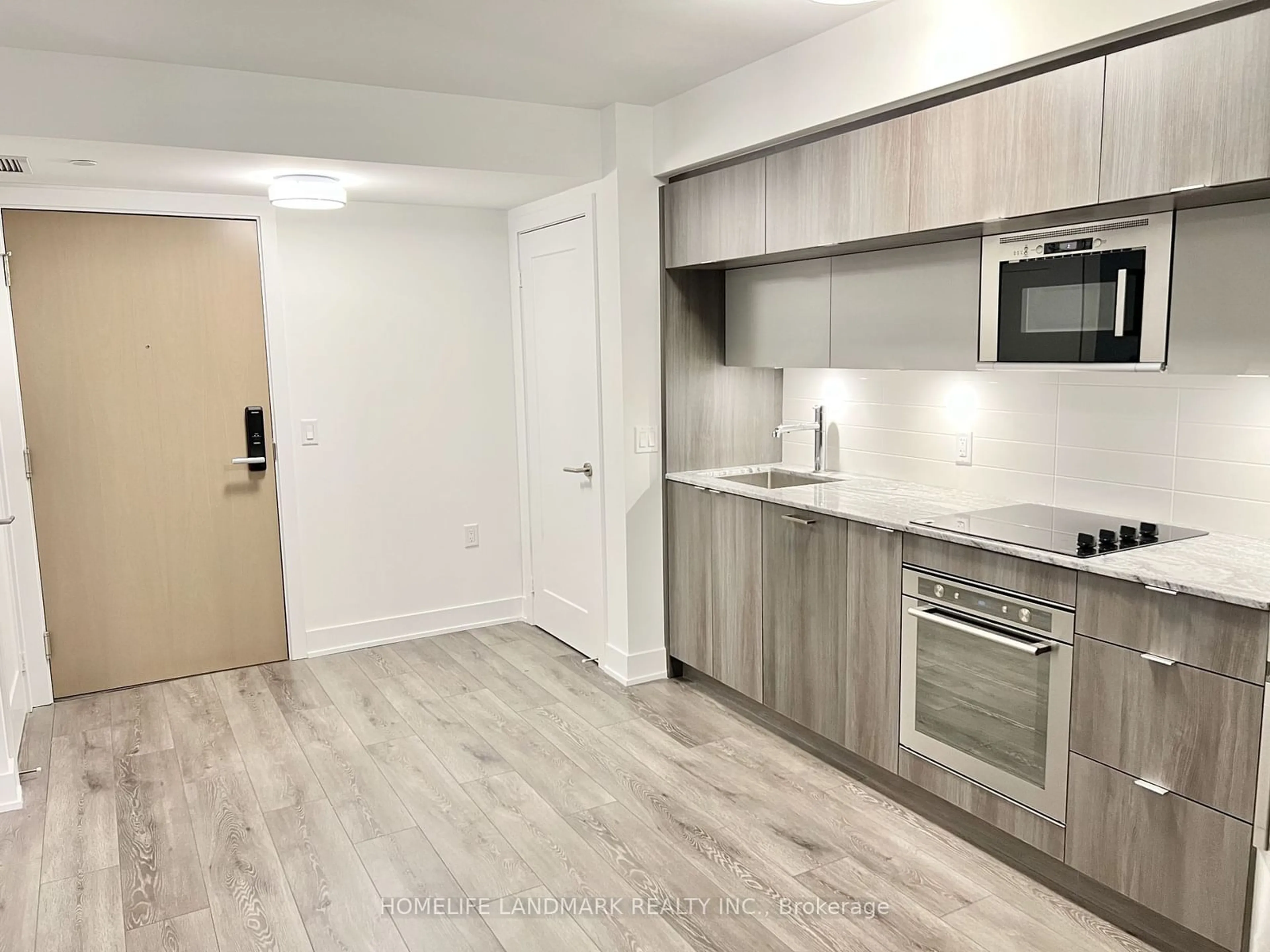 Standard kitchen, wood floors for 585 Bloor St #2121, Toronto Ontario M4W 0B3