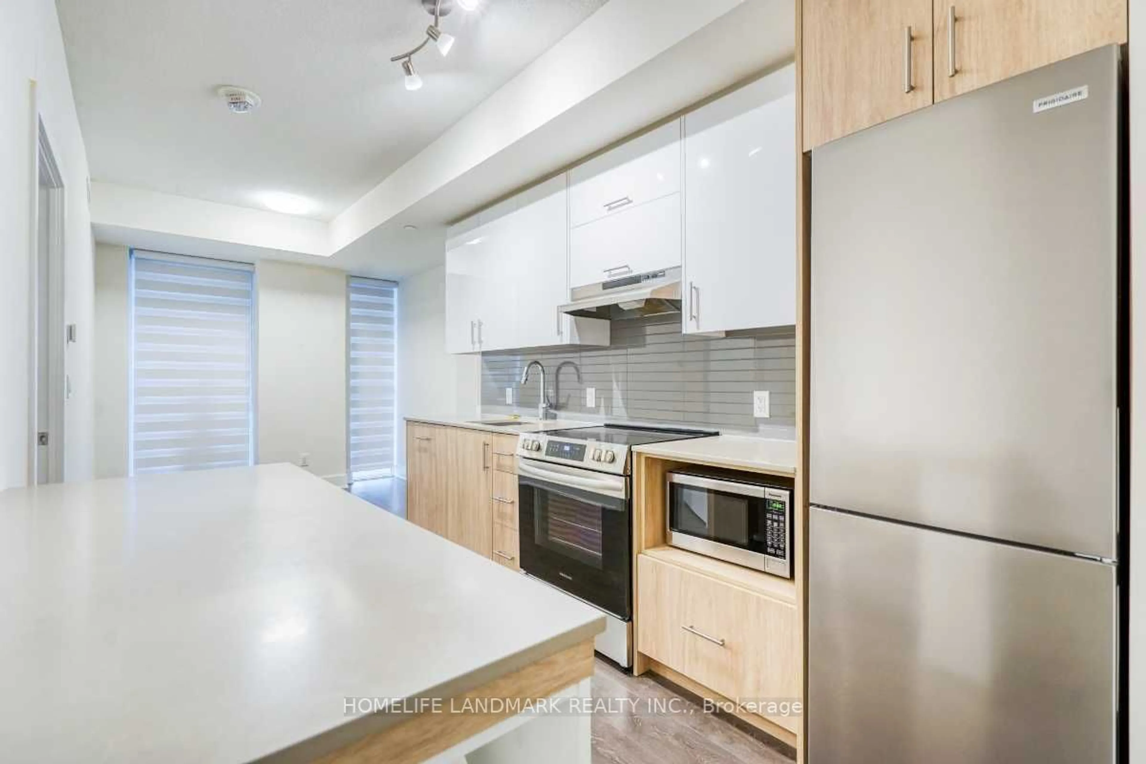 Standard kitchen for 188 Fairview Mall Dr #1701, Toronto Ontario M2J 4T1