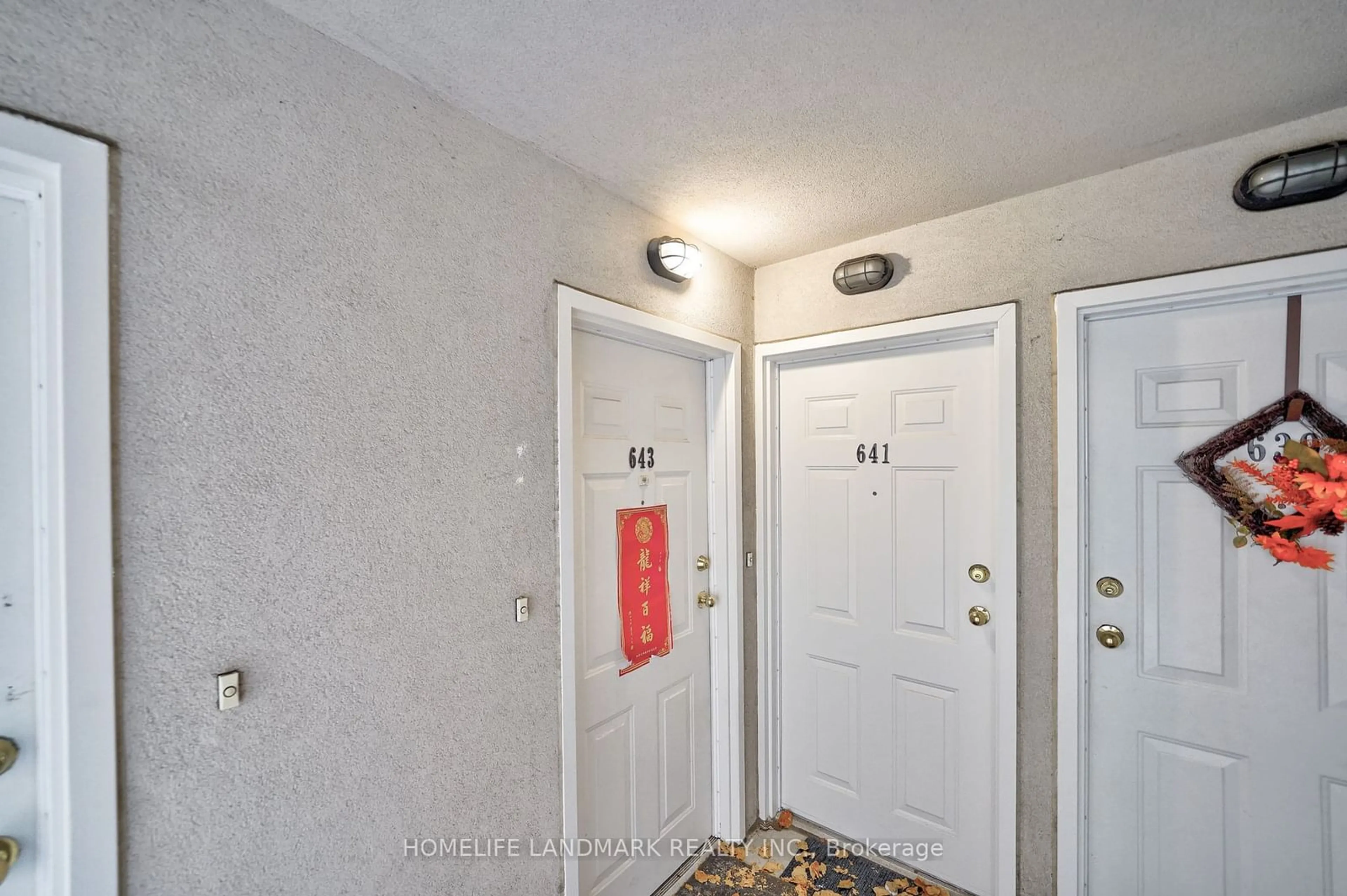 Indoor entryway, cement floor for 3 Everson Dr #643, Toronto Ontario M2N 7C2