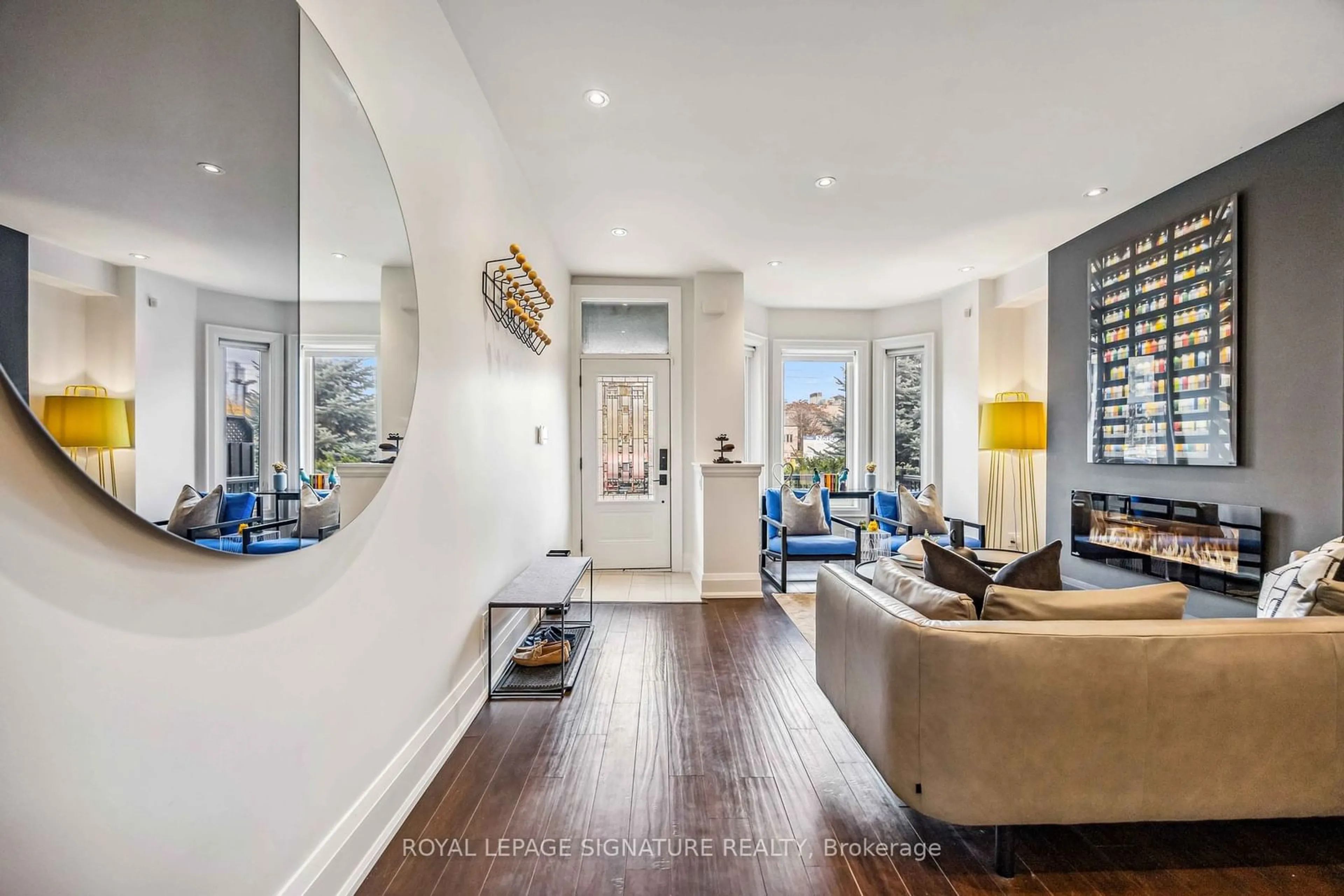 Indoor entryway, wood floors for 54 Bellevue Ave, Toronto Ontario M5T 2N4