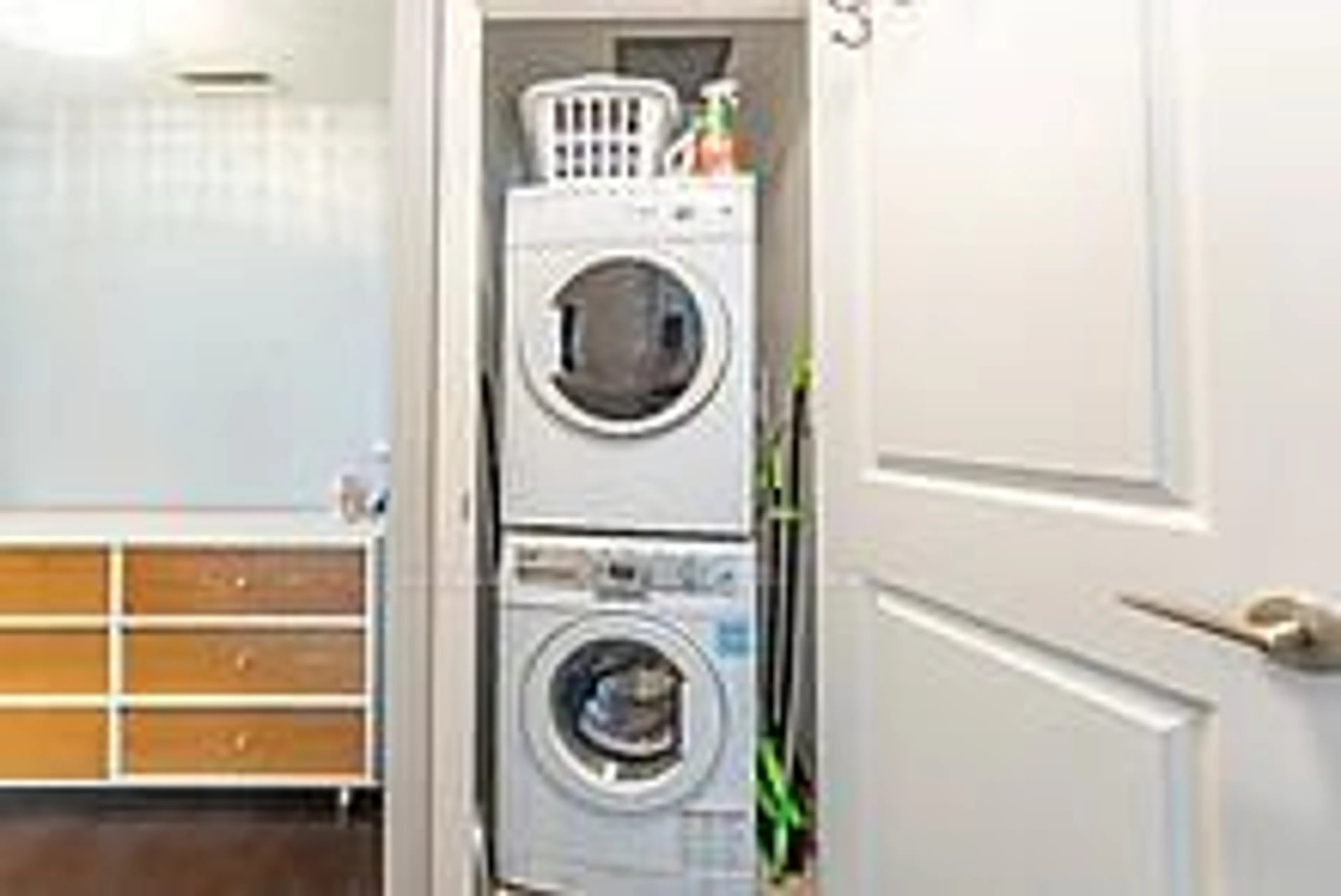 Laundry room for 8 Mercer St #401, Toronto Ontario M5V 0C4