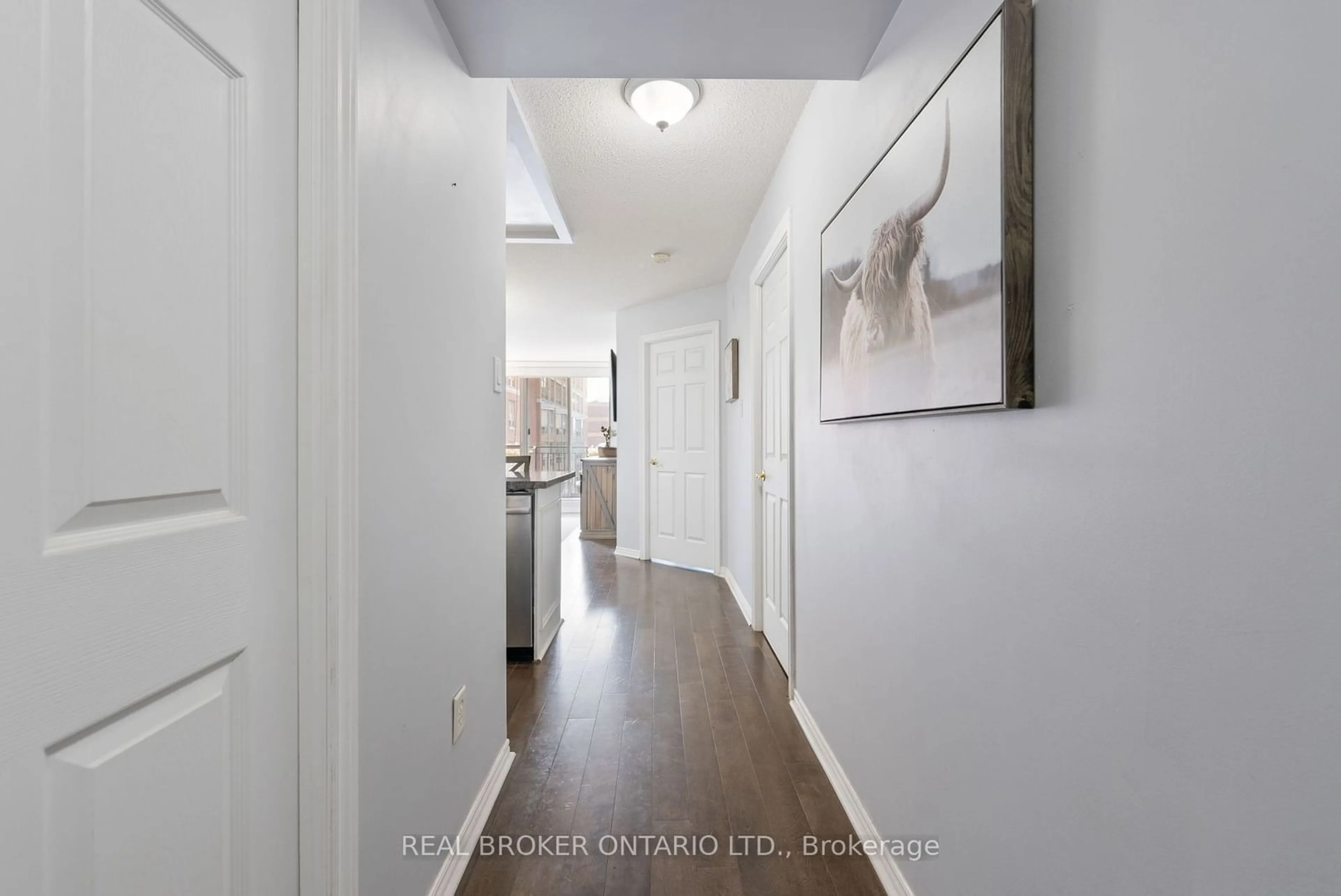 Indoor entryway, wood floors for 300 Balliol St #611, Toronto Ontario M4S 3G6