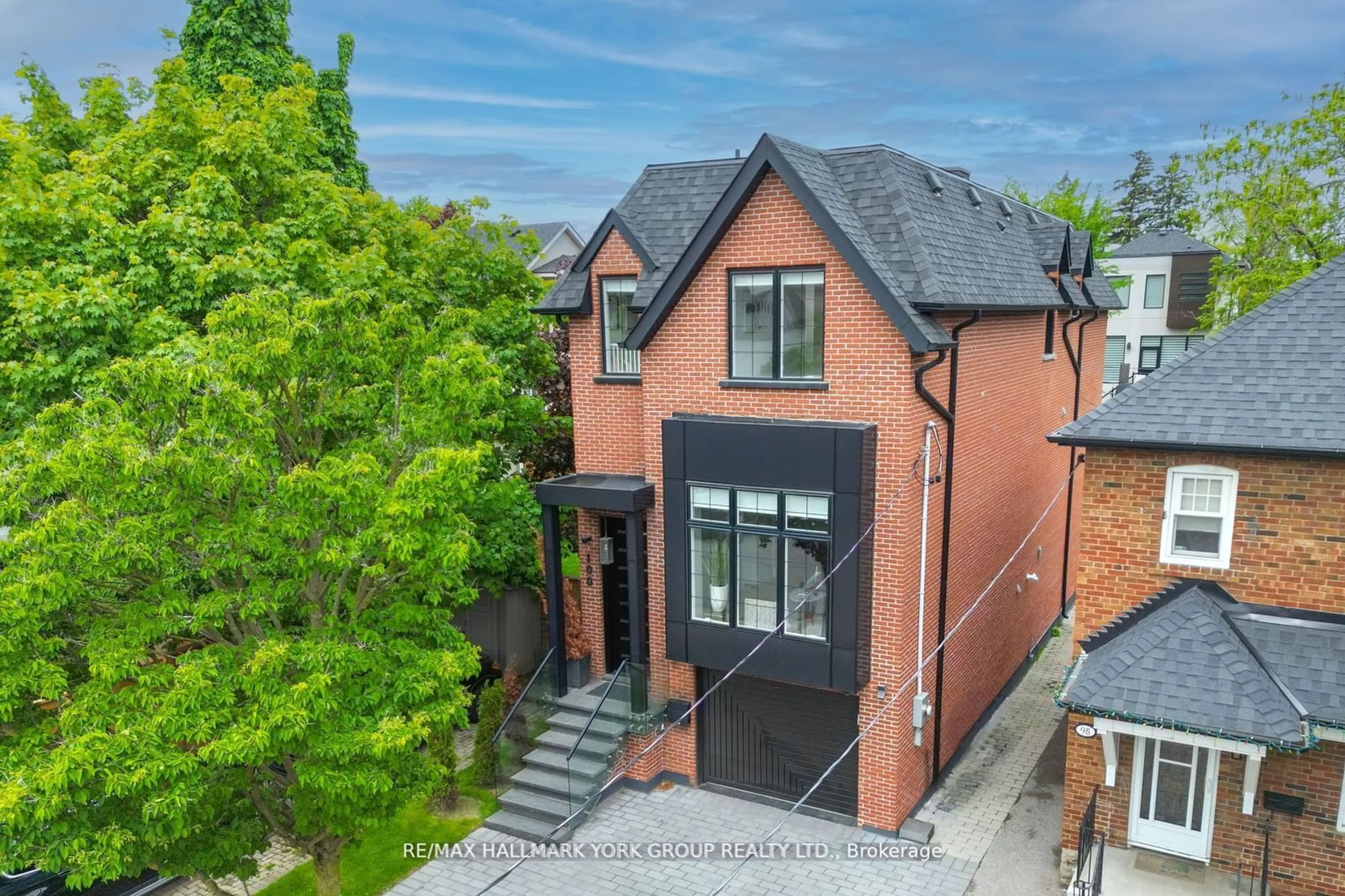 Home with brick exterior material for 100 Roe Ave, Toronto Ontario M5M 2H7