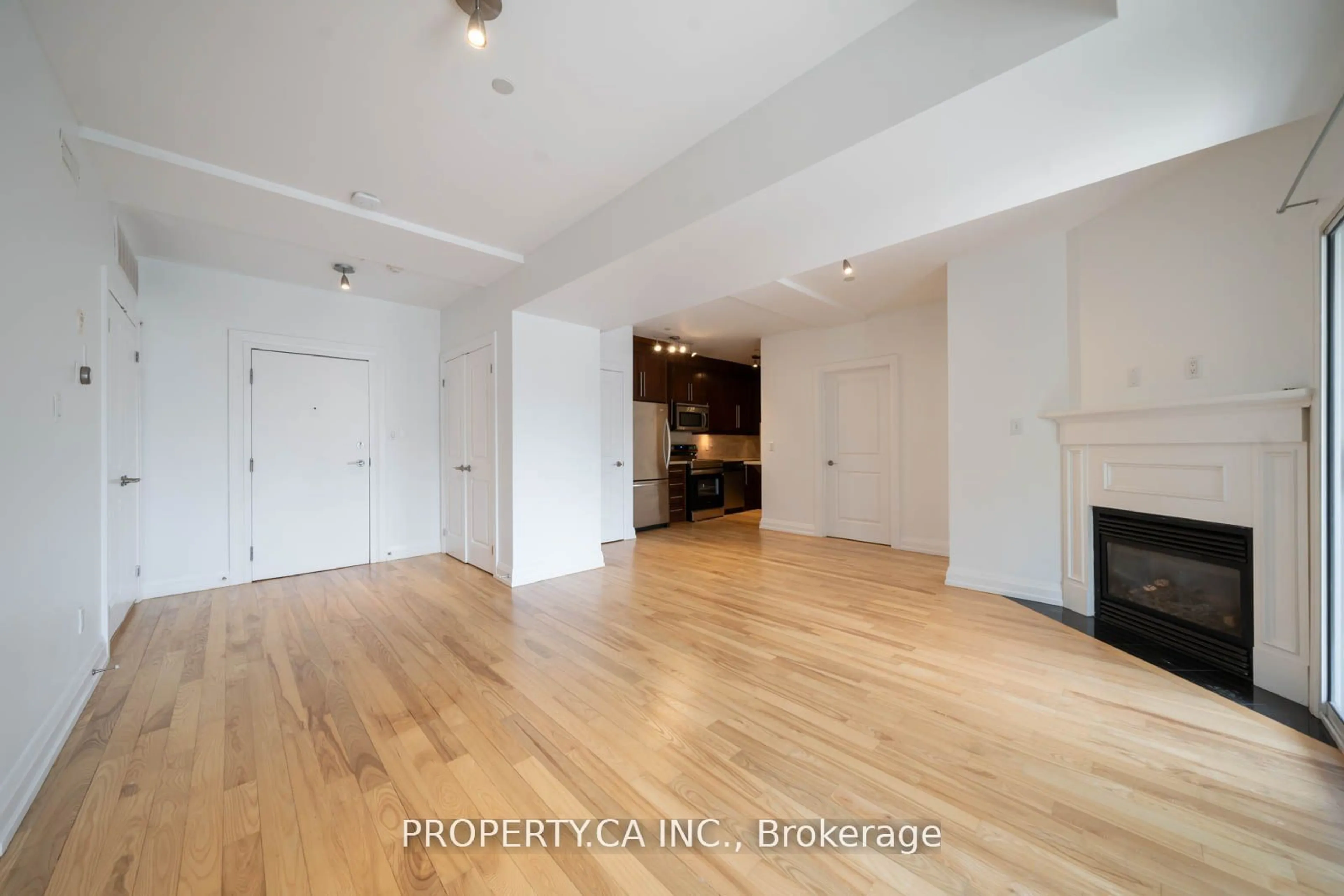 A pic of a room, wood floors for 473 Dupont St #3, Toronto Ontario M6G 1Y6