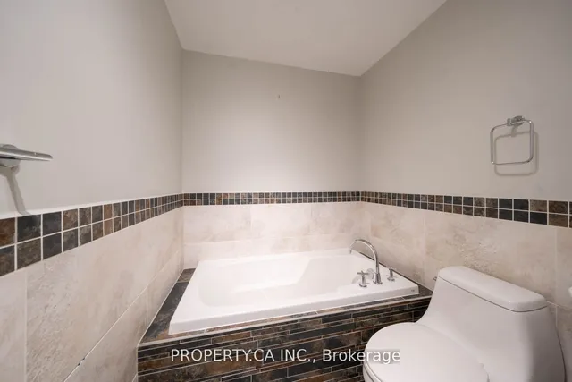 Additional property image - 473 Dupont St Unit 3