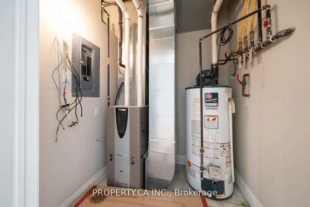 Additional property image - 473 Dupont St Unit 3
