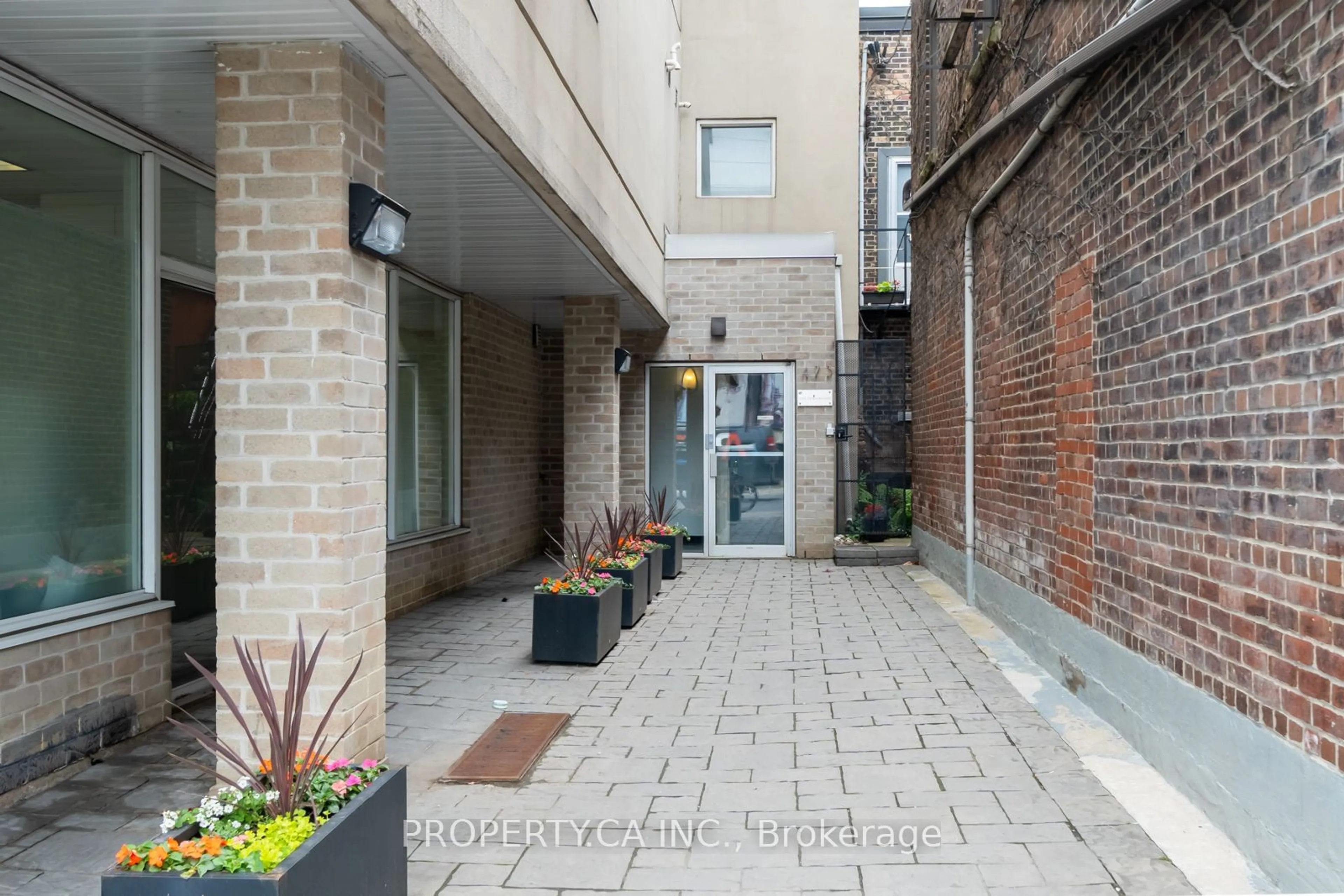 Patio, street for 473 Dupont St #3, Toronto Ontario M6G 1Y6