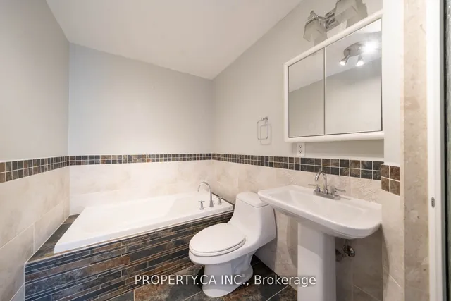 Additional property image - 473 Dupont St Unit 3