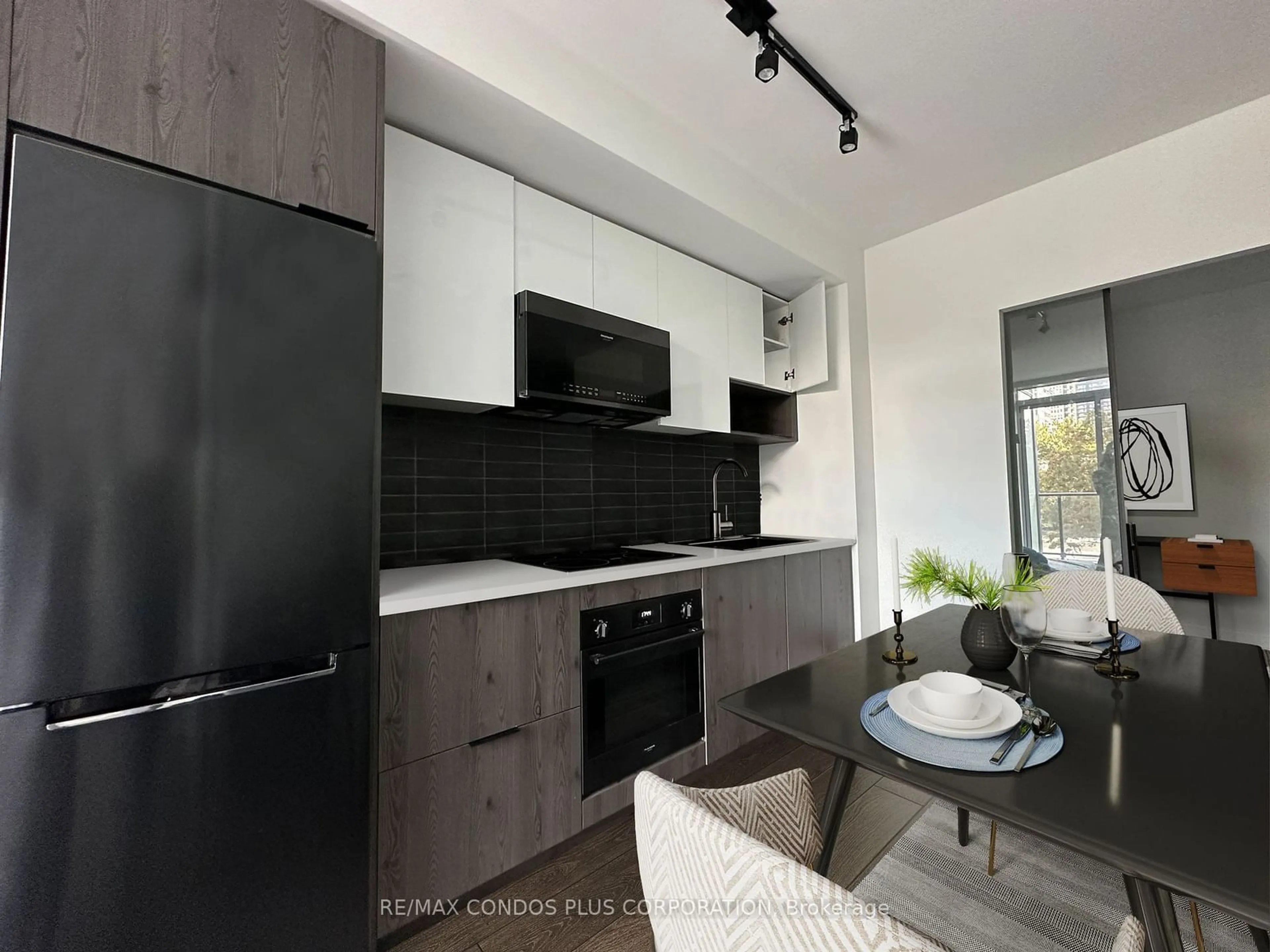 Standard kitchen, cottage for 5 Defries St #420, Toronto Ontario M5A 0W7