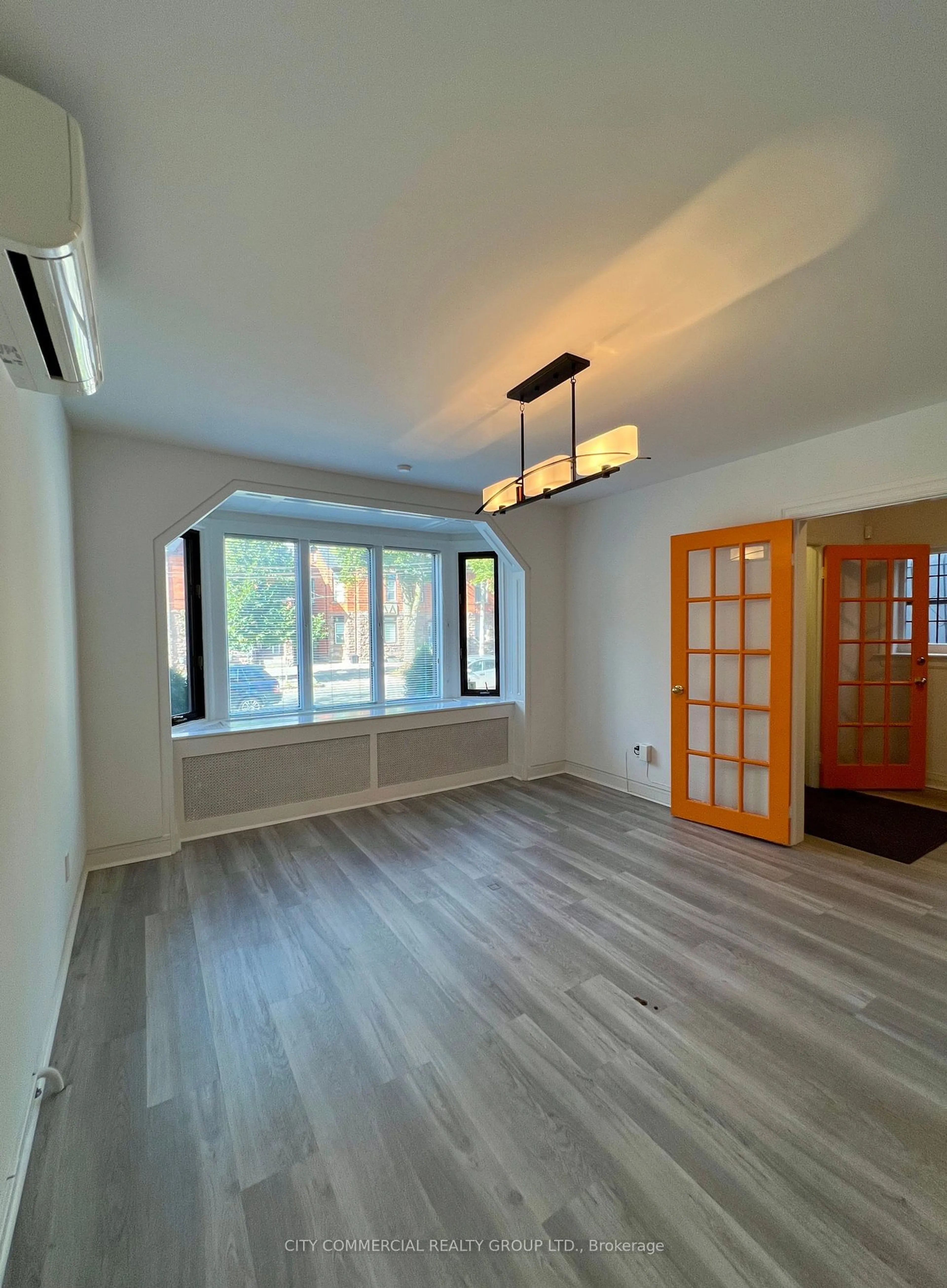 A pic of a room, wood floors for 33 Madison Ave, Toronto Ontario M5R 2S2