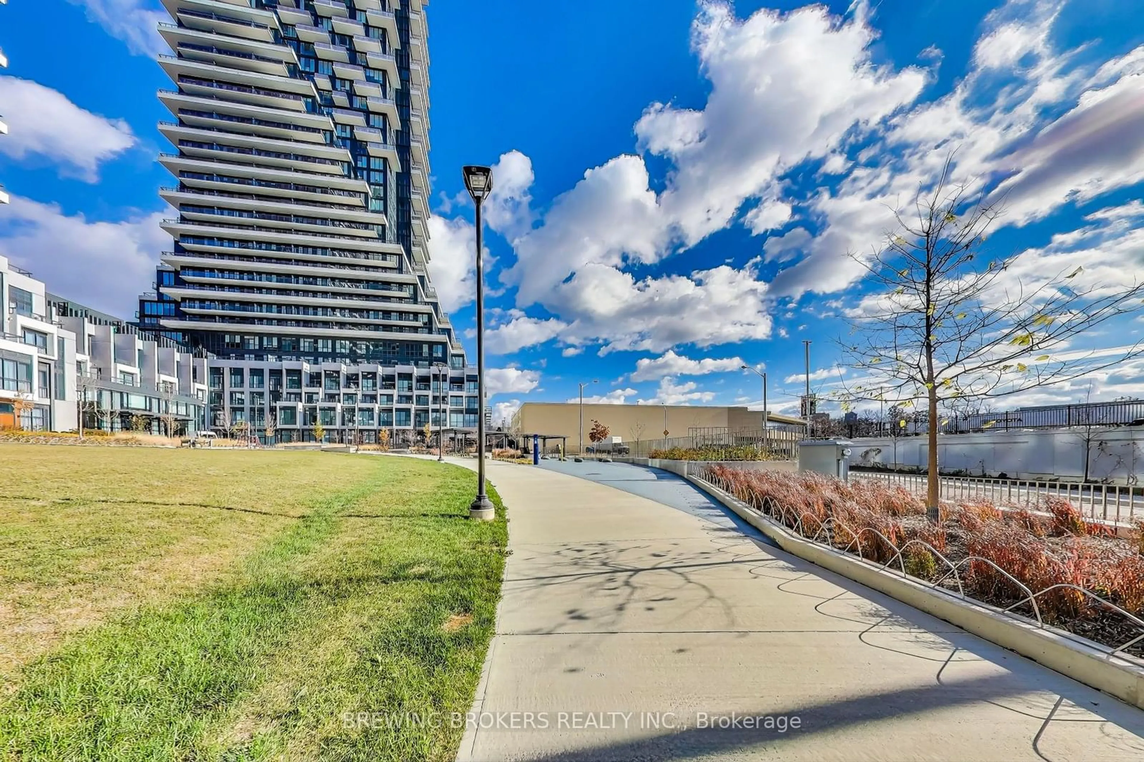 A pic from exterior of the house or condo, the street view for 20 Inn On The Park Dr #933, Toronto Ontario M3C 0P8