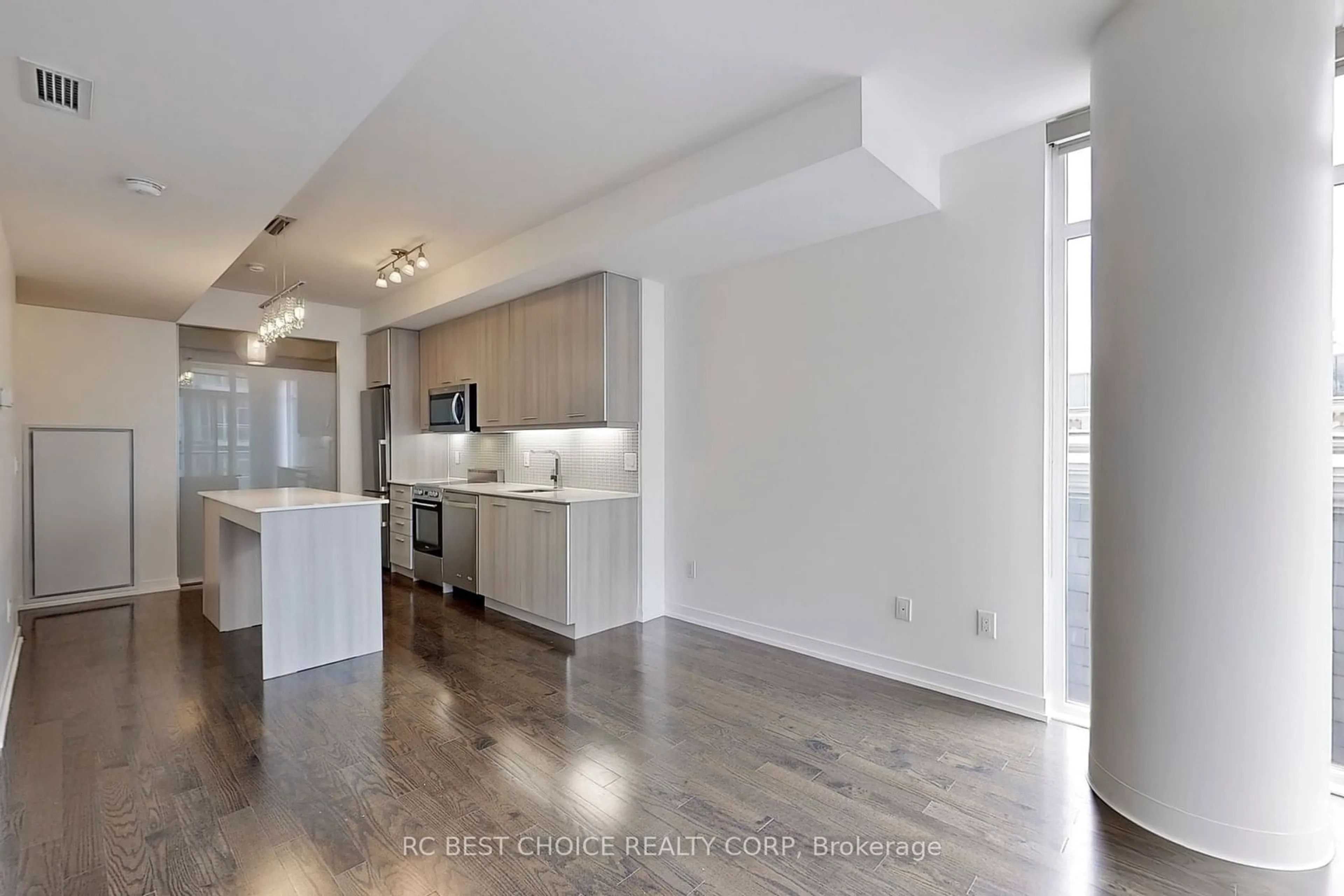 Open concept kitchen for 105 George St #411, Toronto Ontario M5A 0L4