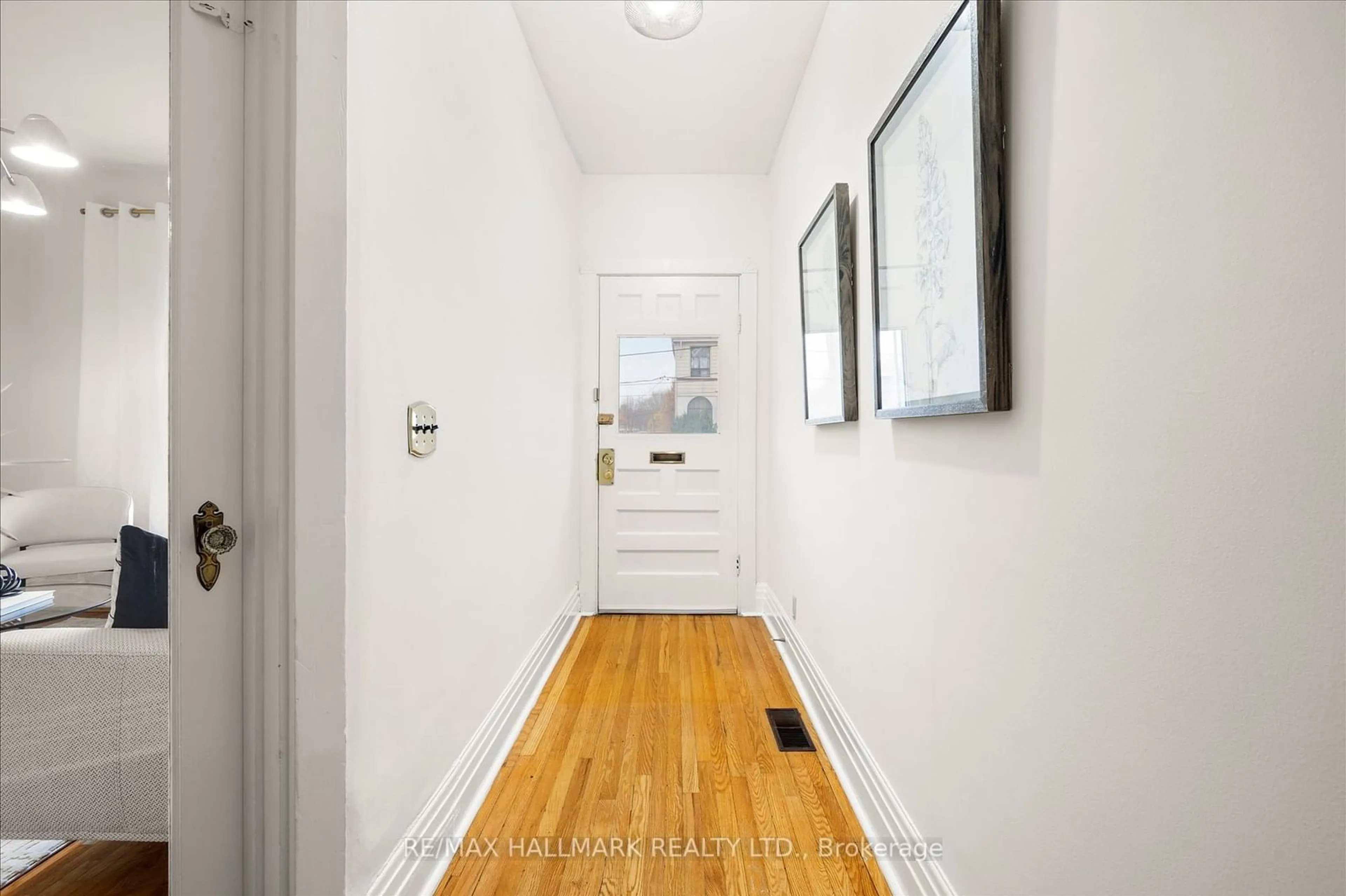 Indoor entryway, wood floors for 393 Ossington Ave, Toronto Ontario M6J 3A6