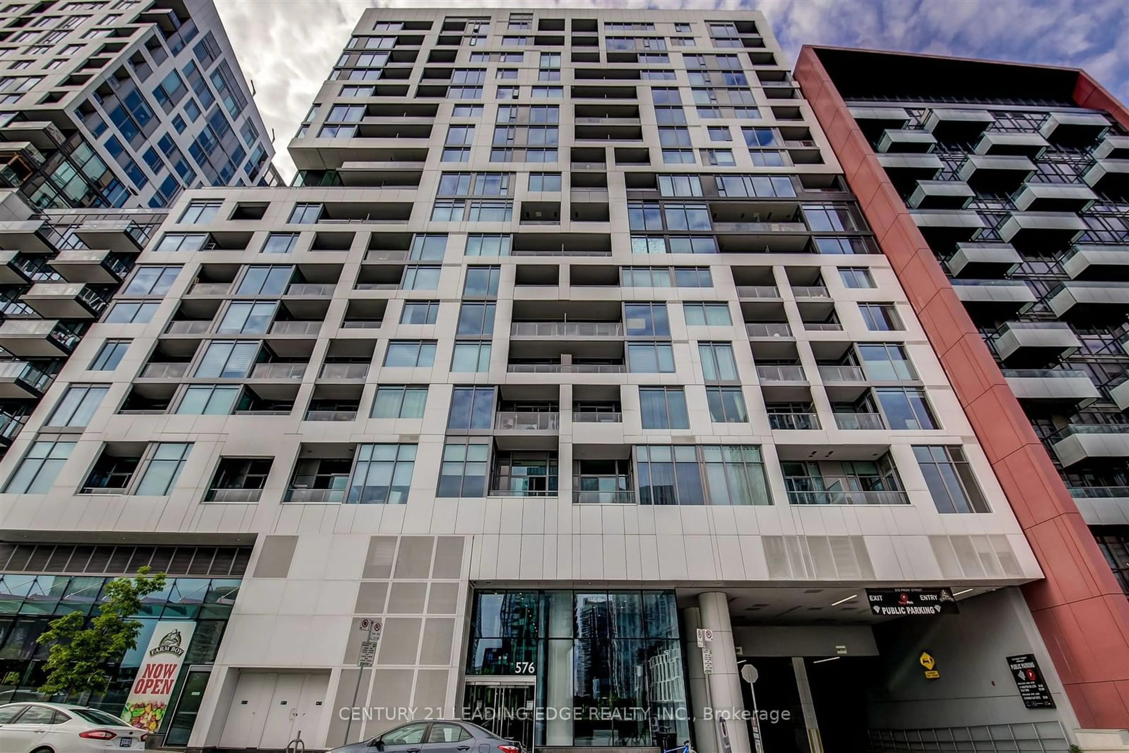 A pic from exterior of the house or condo, the front or back of building for 576 Front St #606E, Toronto Ontario M5V 1C1