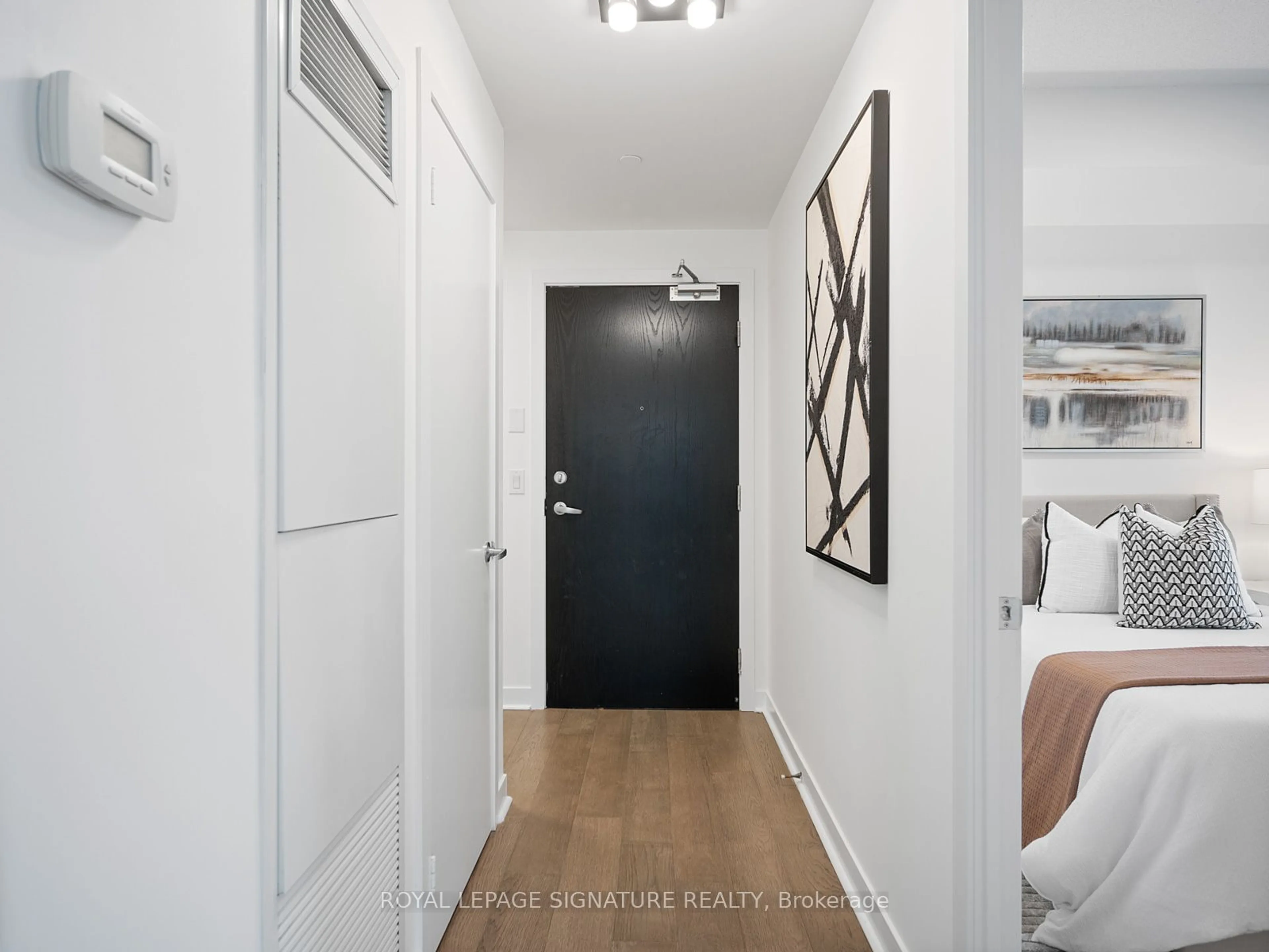 Indoor entryway, wood floors for 225 Sackville St #1304, Toronto Ontario M5A 3H1