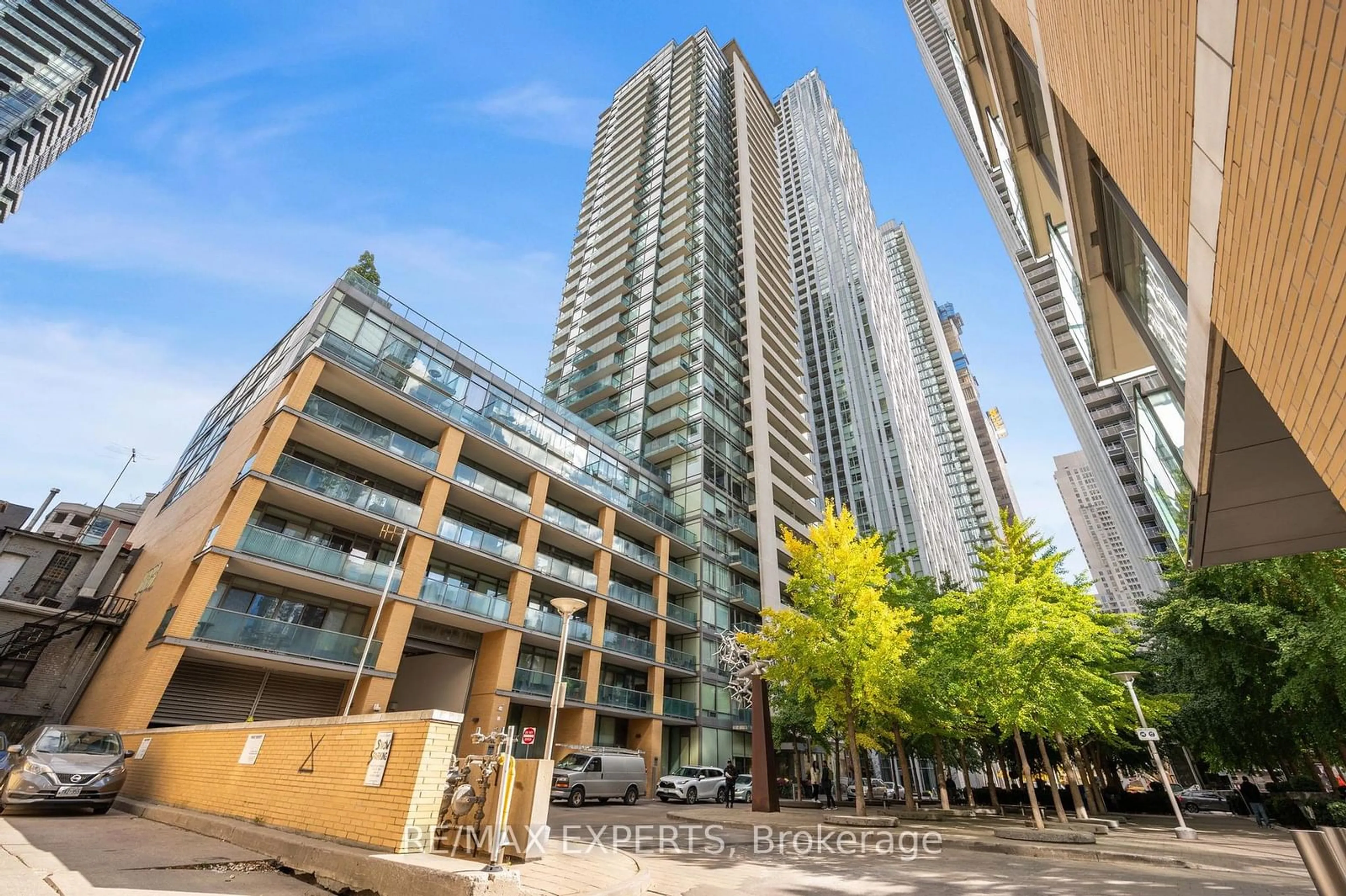 A pic from exterior of the house or condo, the view of city buildings for 18 Yorkville Ave #1104, Toronto Ontario M4W 3Y8