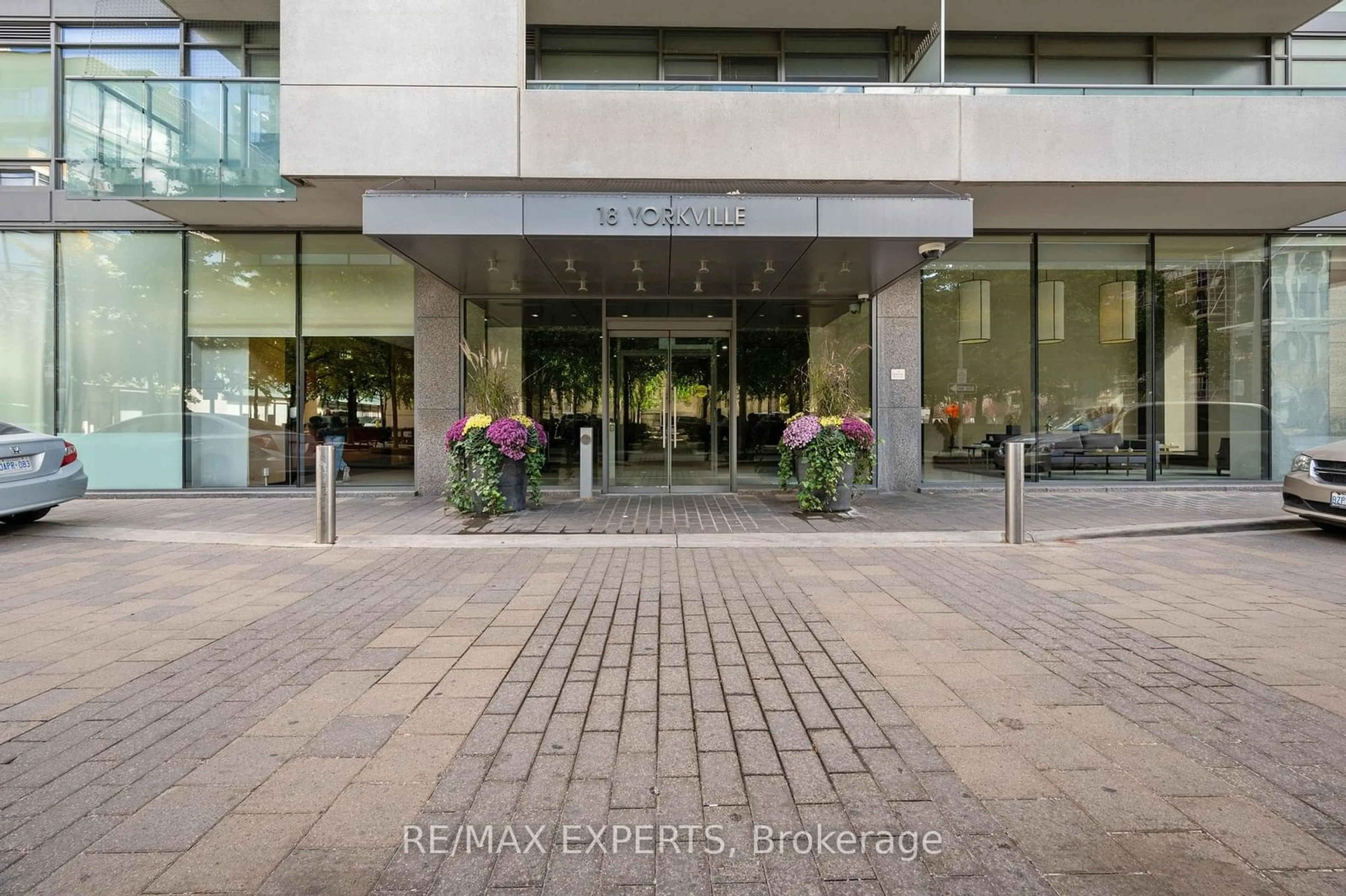 Indoor foyer for 18 Yorkville Ave #1104, Toronto Ontario M4W 3Y8