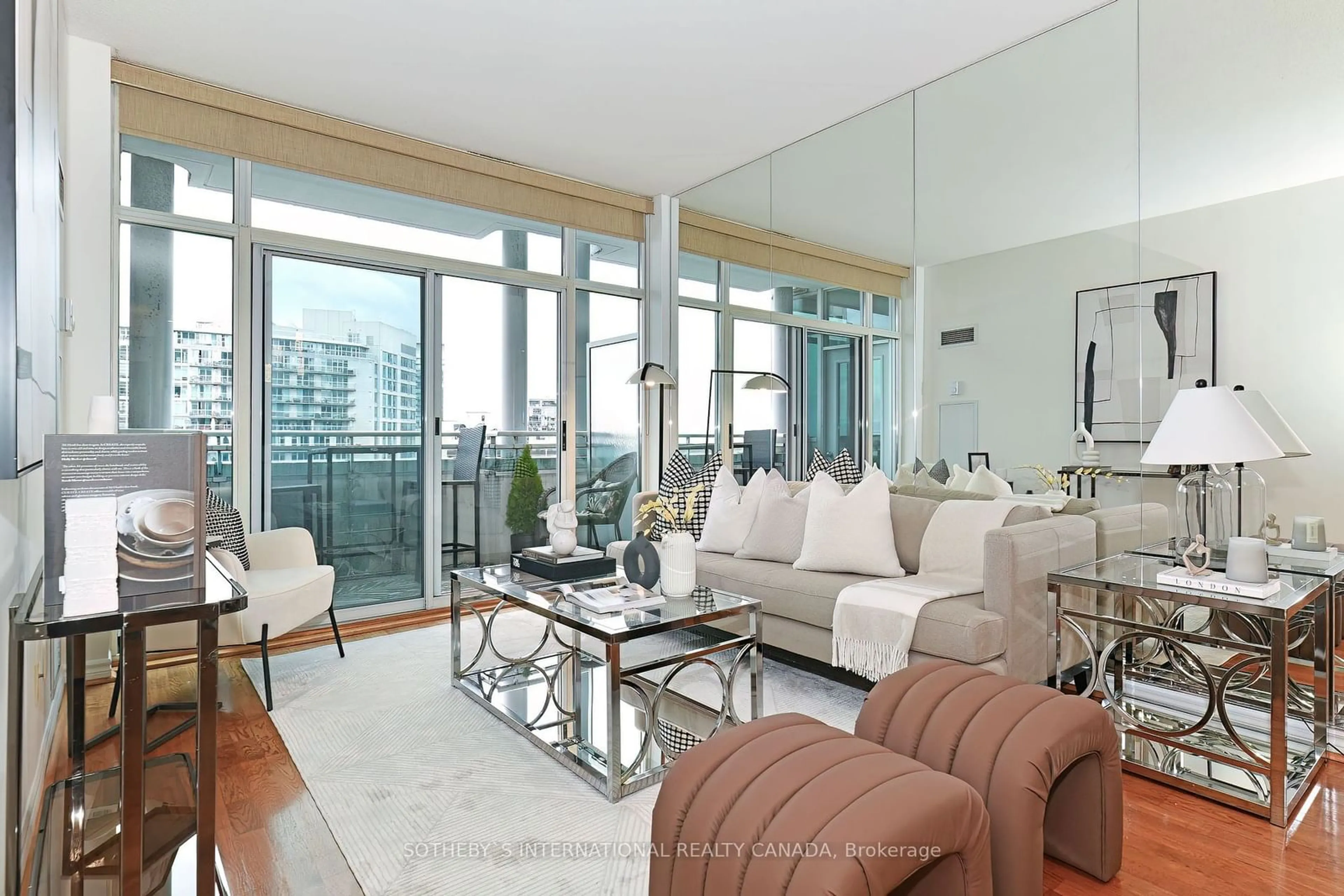 Living room, wood floors for 600 QUEENS QUAY #SPH22, Toronto Ontario M5V 3M3