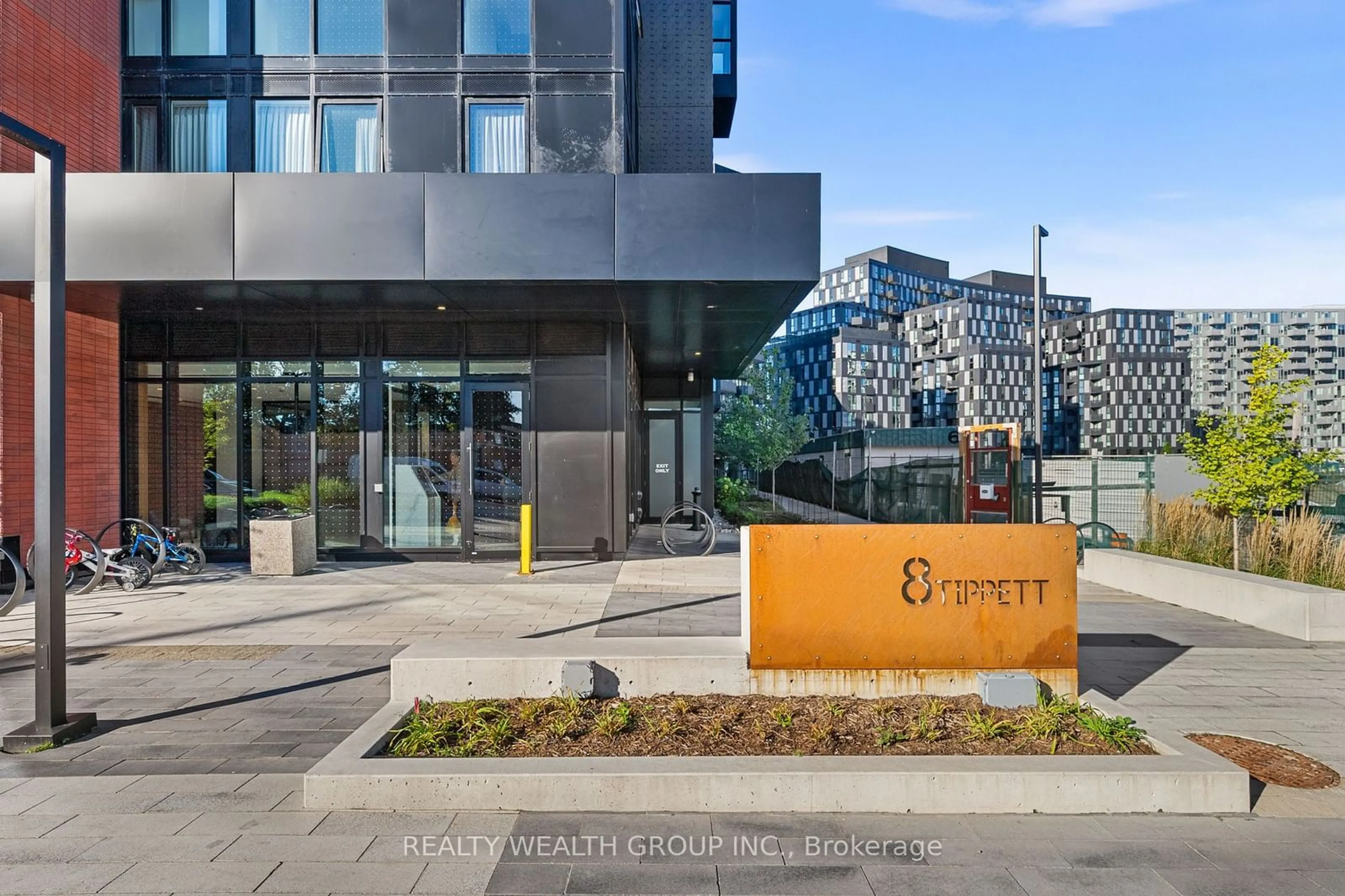 Indoor foyer for 8 Tippett Rd #621, Toronto Ontario M3H 0E7