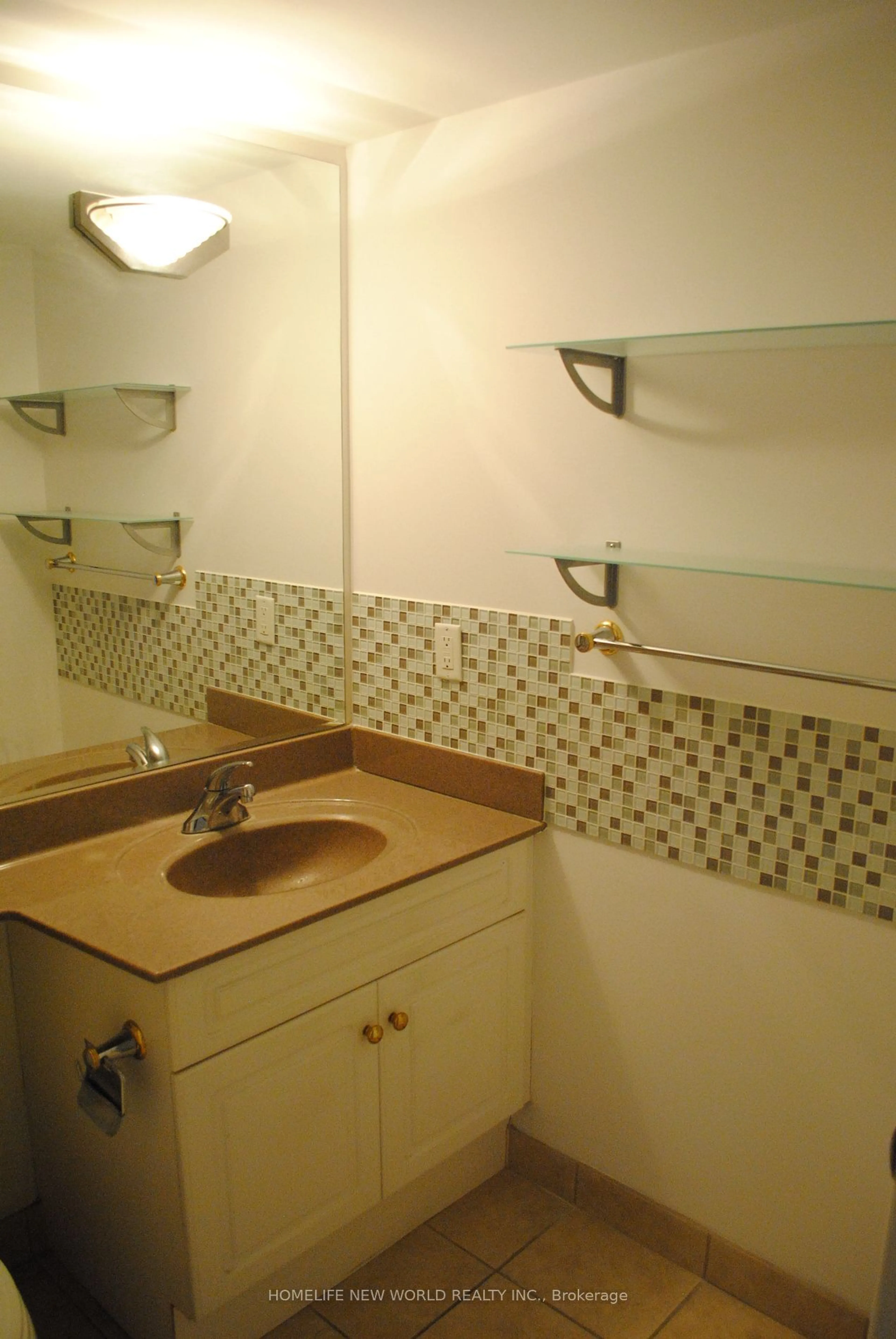 Standard bathroom, unknown floor for 797 Don Mills Rd #UPH106, Toronto Ontario M3C 1V1