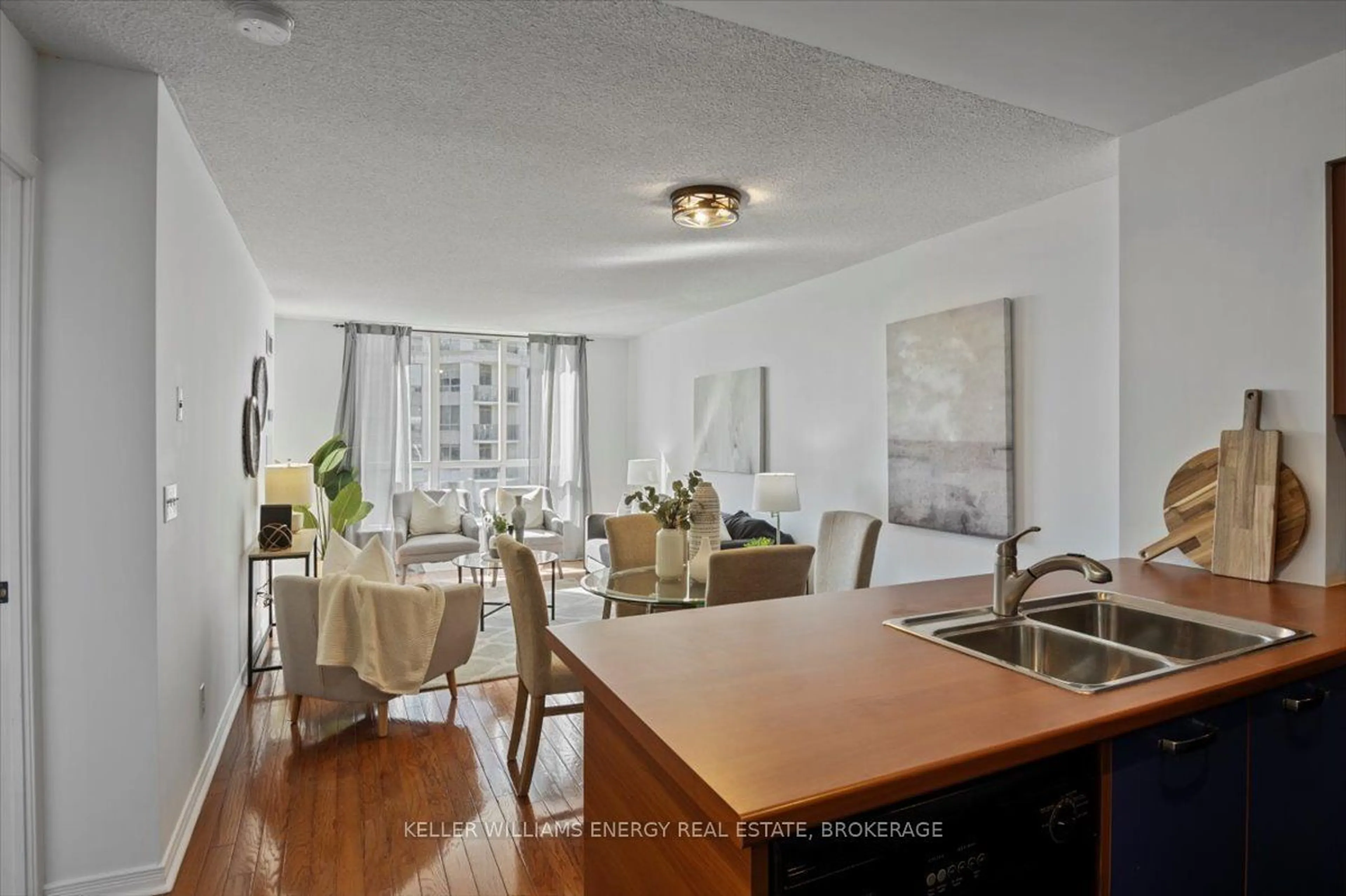 Dining room, wood floors for 55 Harrison Garden Blvd #1204, Toronto Ontario M2N 7G3