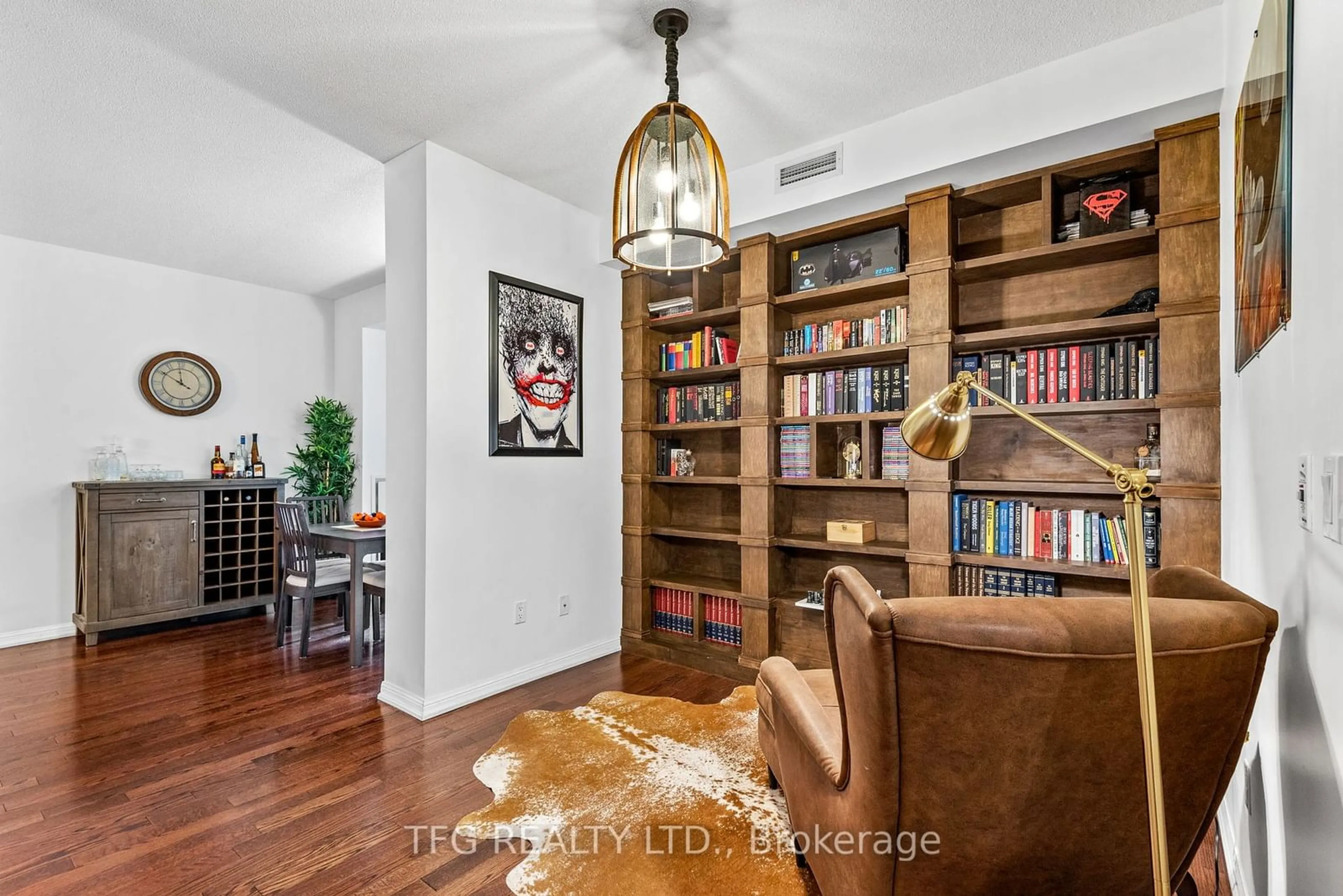 Living room, wood floors for 628 Fleet St #311, Toronto Ontario M5V 1A8