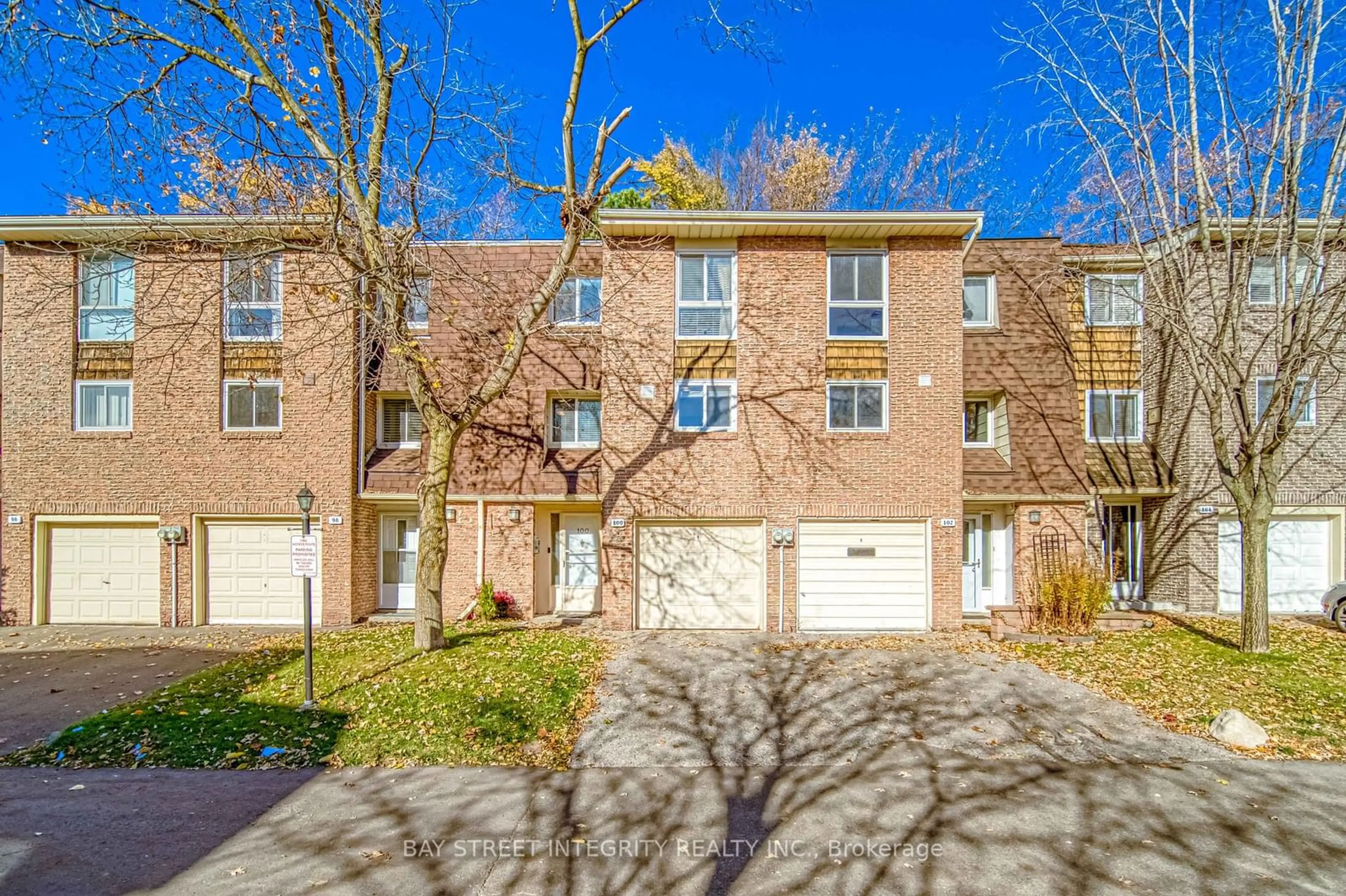 A pic from exterior of the house or condo, the street view for 100 Rusty Crestway, Toronto Ontario M2J 2Y4