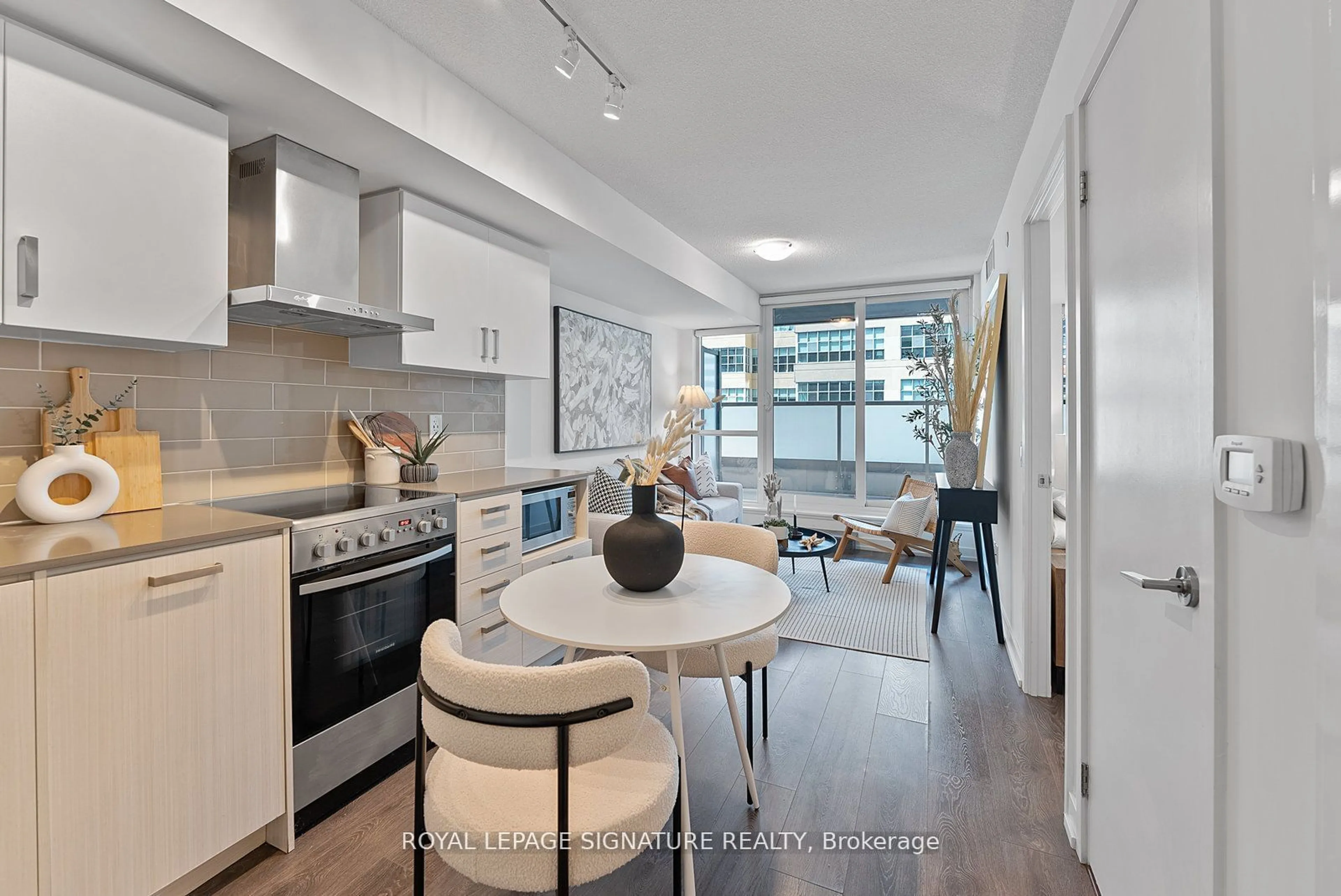 Open concept kitchen for 125 Redpath Ave #305, Toronto Ontario M4S 0B5