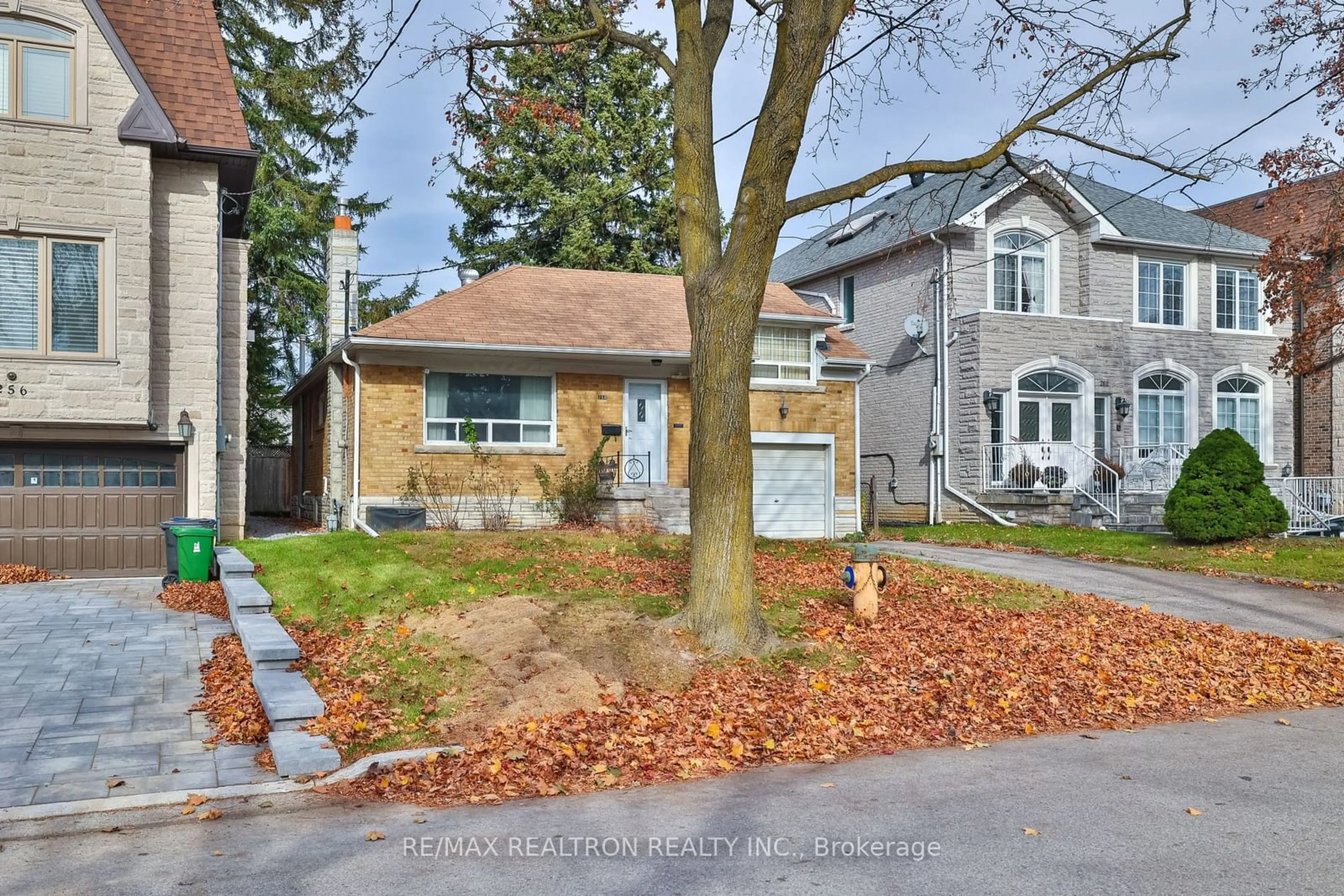 Frontside or backside of a home, the street view for 258 Byng Ave, Toronto Ontario M2N 4L3