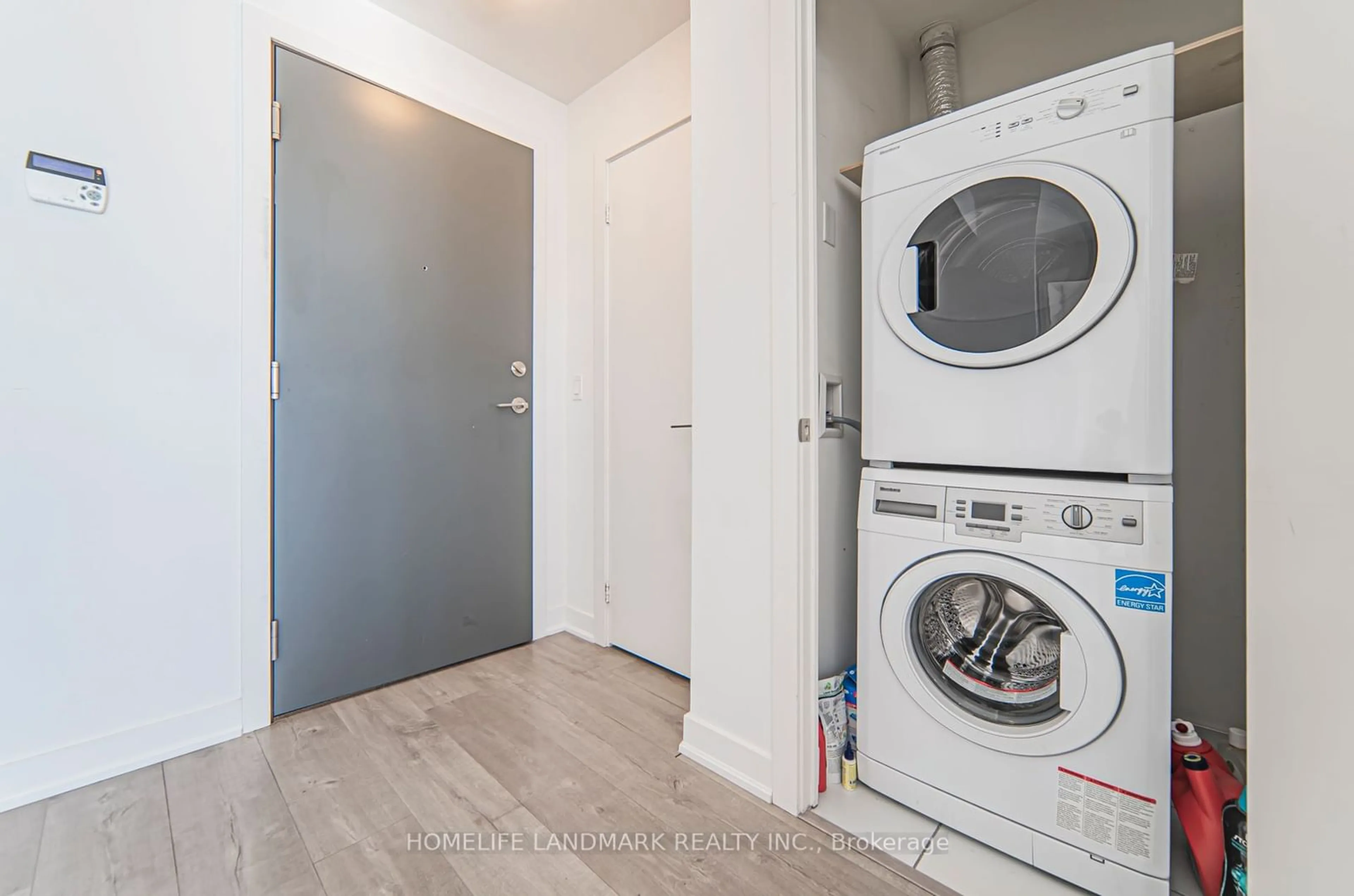 Laundry room for 30 Nelson St #3105, Toronto Ontario M5V 0H5