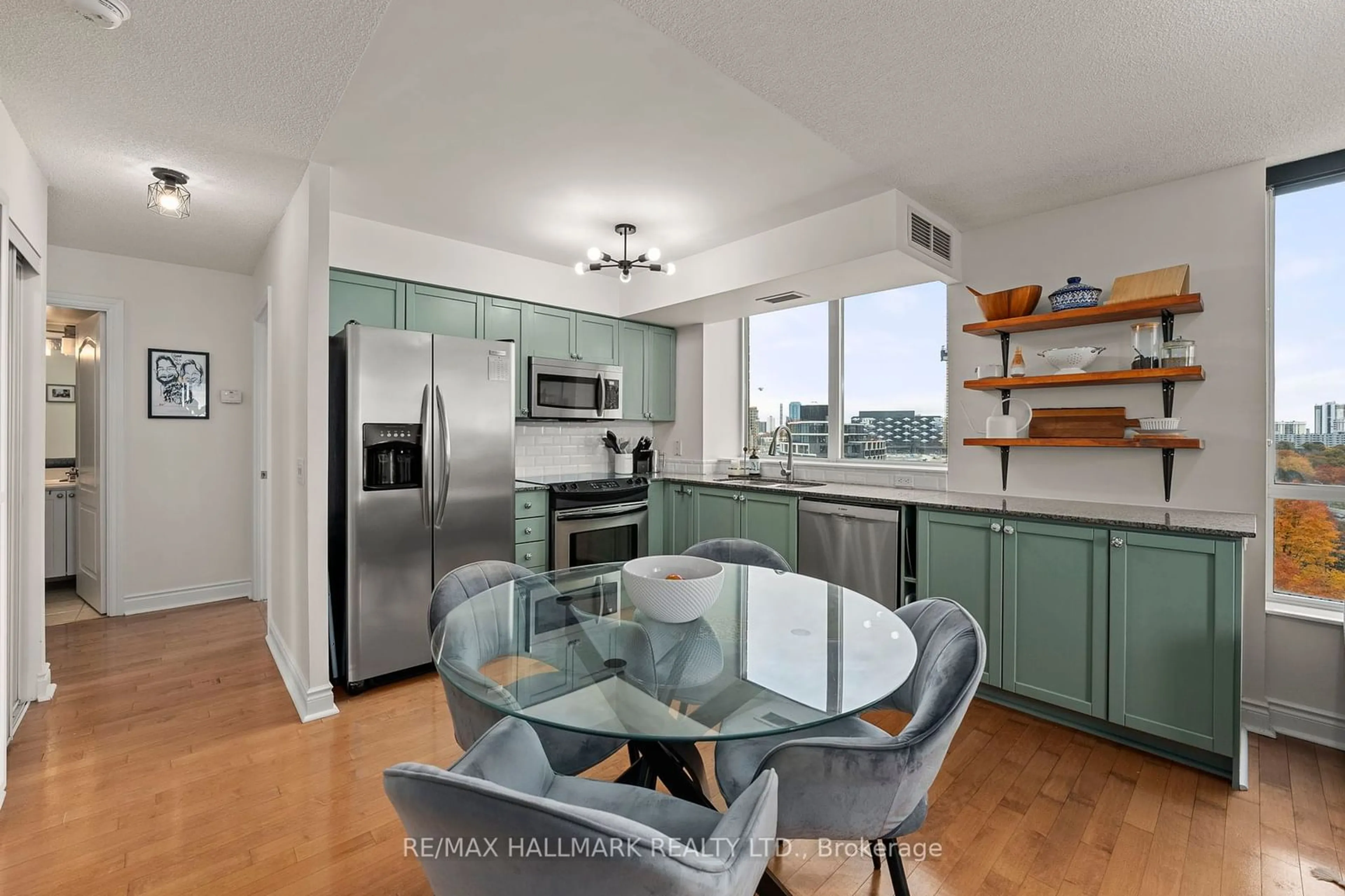 Open concept kitchen for 1103 Leslie St #903, Toronto Ontario M3C 4G8