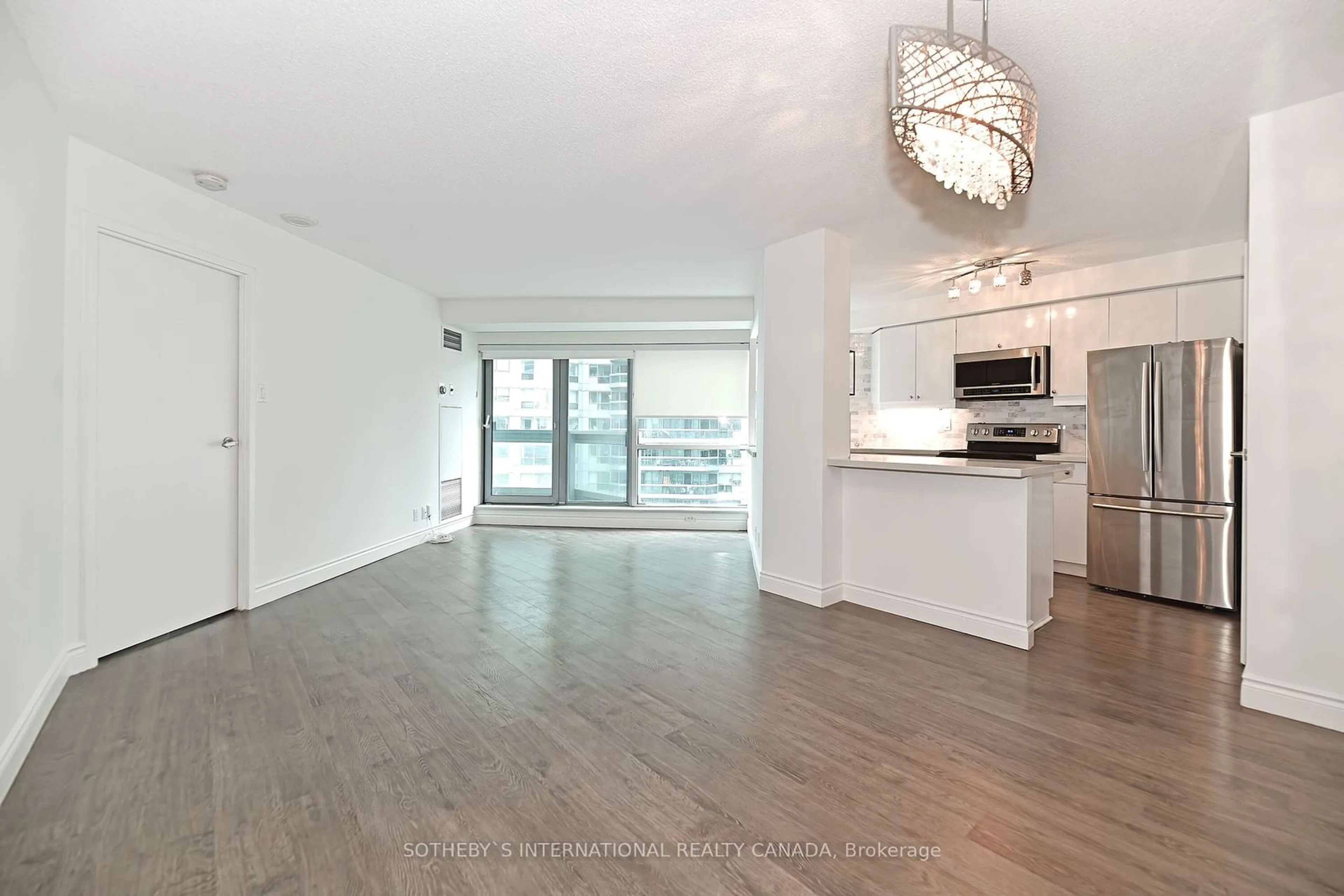 Open concept kitchen for 10 Yonge St #1001, Toronto Ontario M5E 1R4