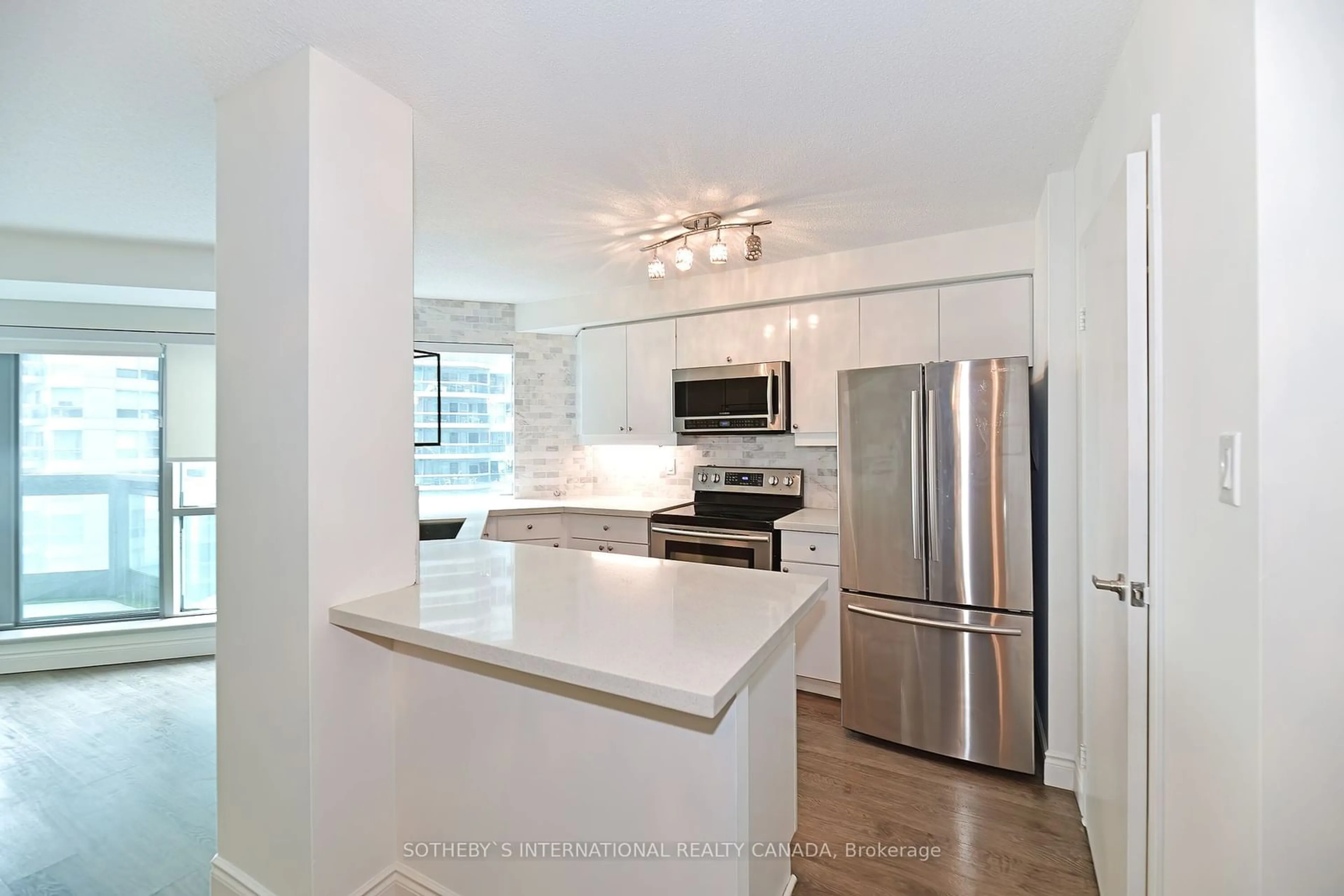 Open concept kitchen for 10 Yonge St #1001, Toronto Ontario M5E 1R4