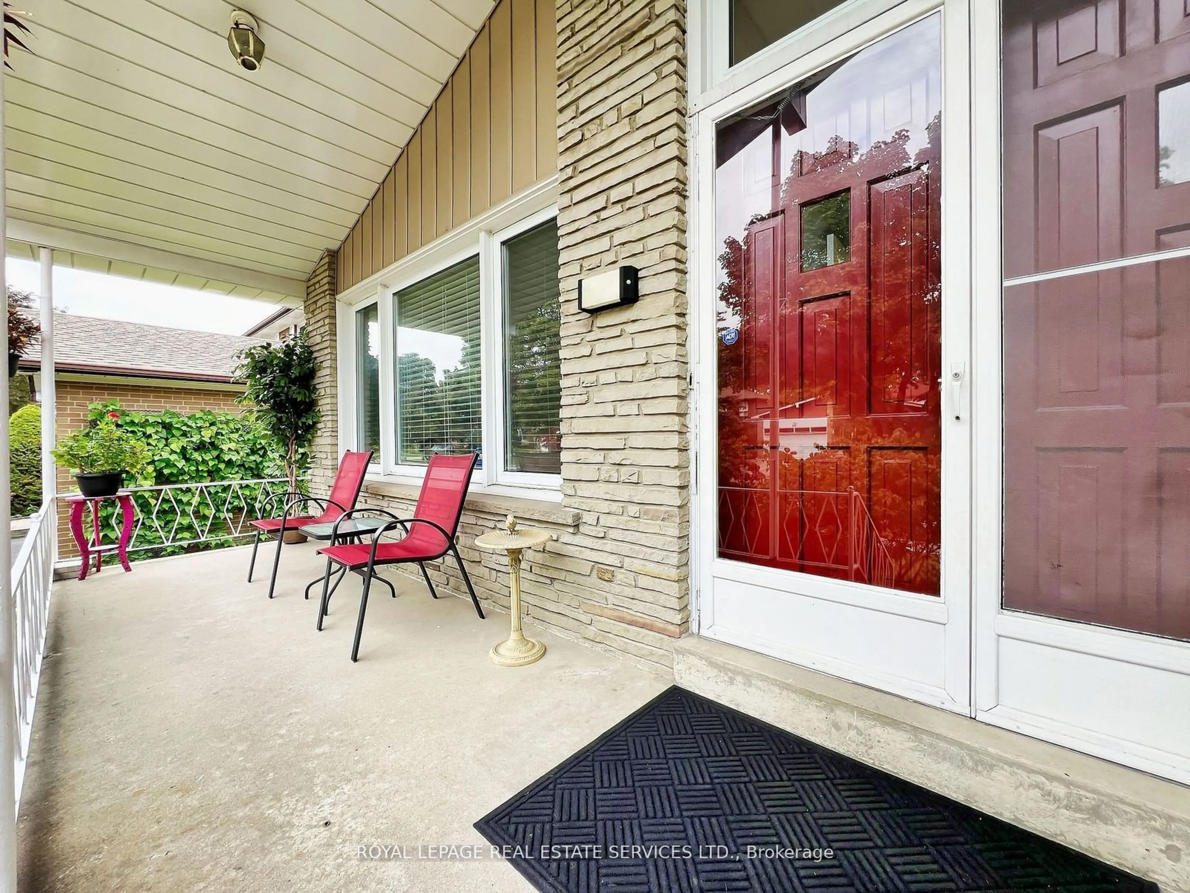 Indoor entryway, cement floor for 59 Covewood St, Toronto Ontario M2M 2Z1