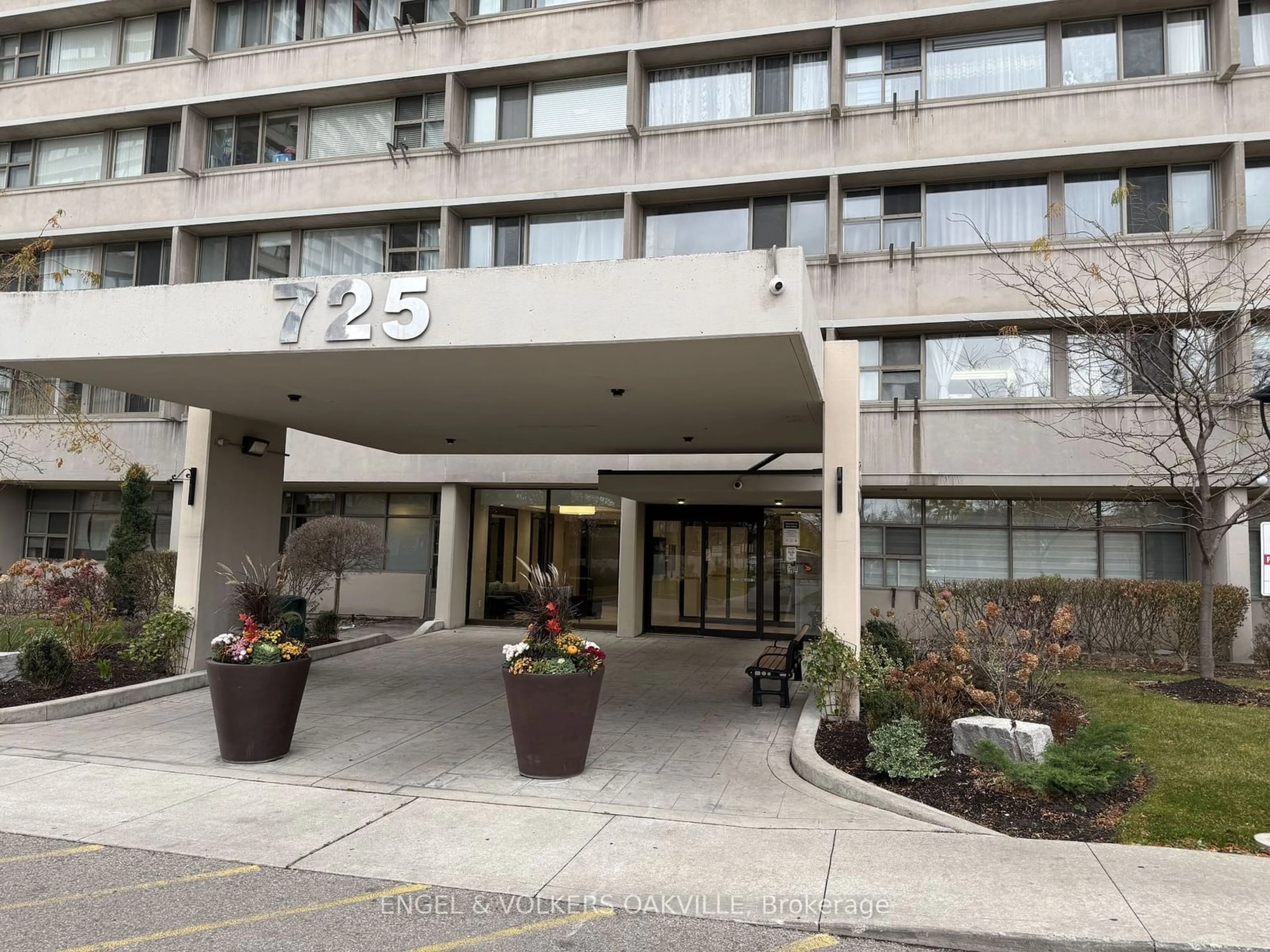 Indoor foyer for 725 Don Mills Rd #1408, Toronto Ontario M3C 2S7